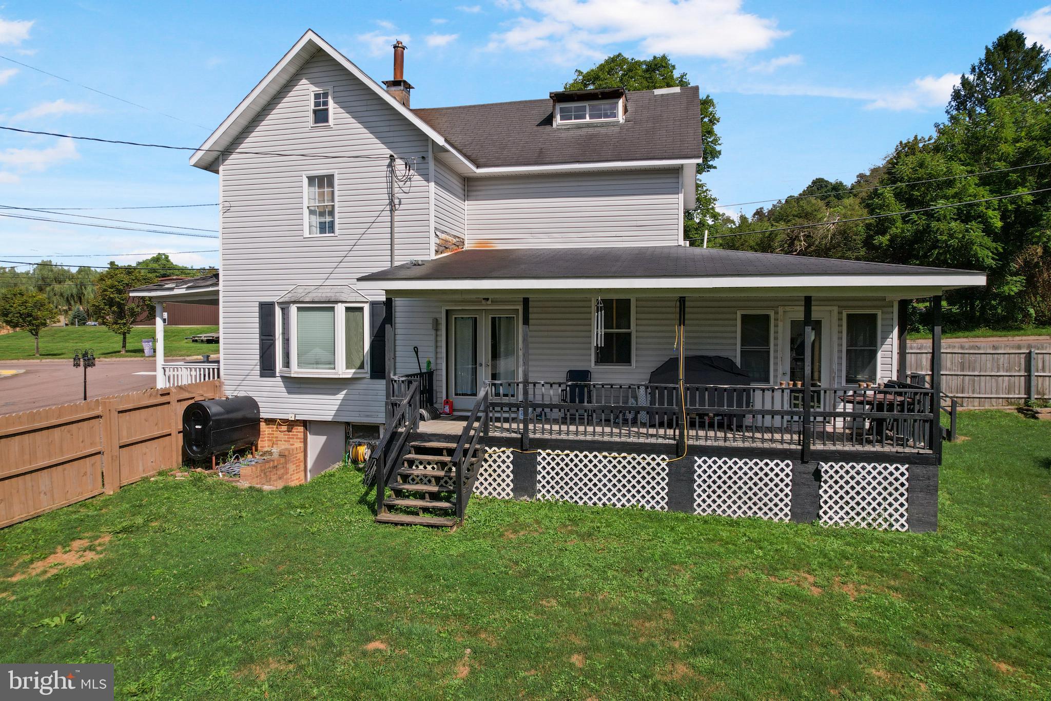 419 OAK STREET