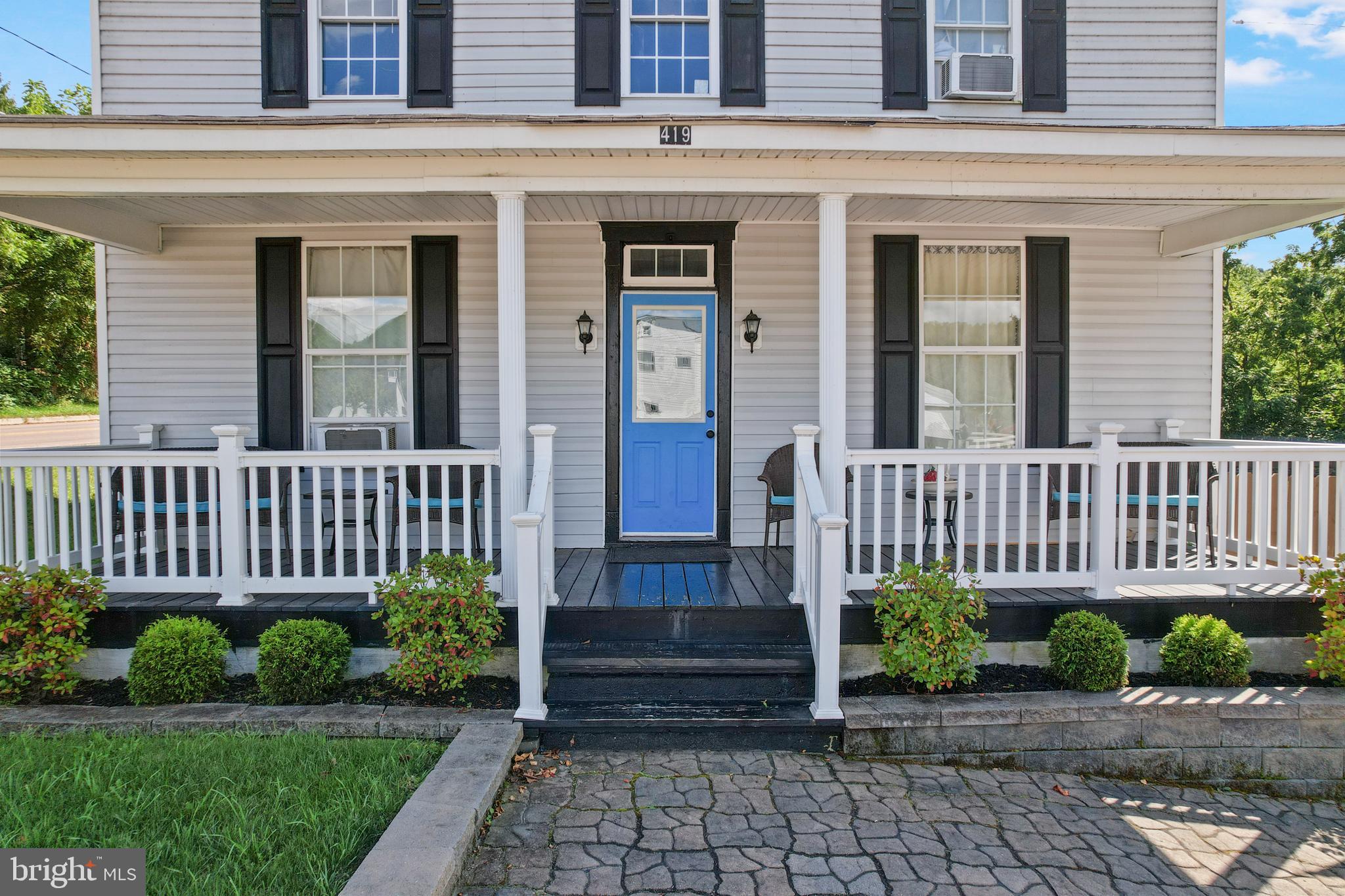 419 OAK STREET