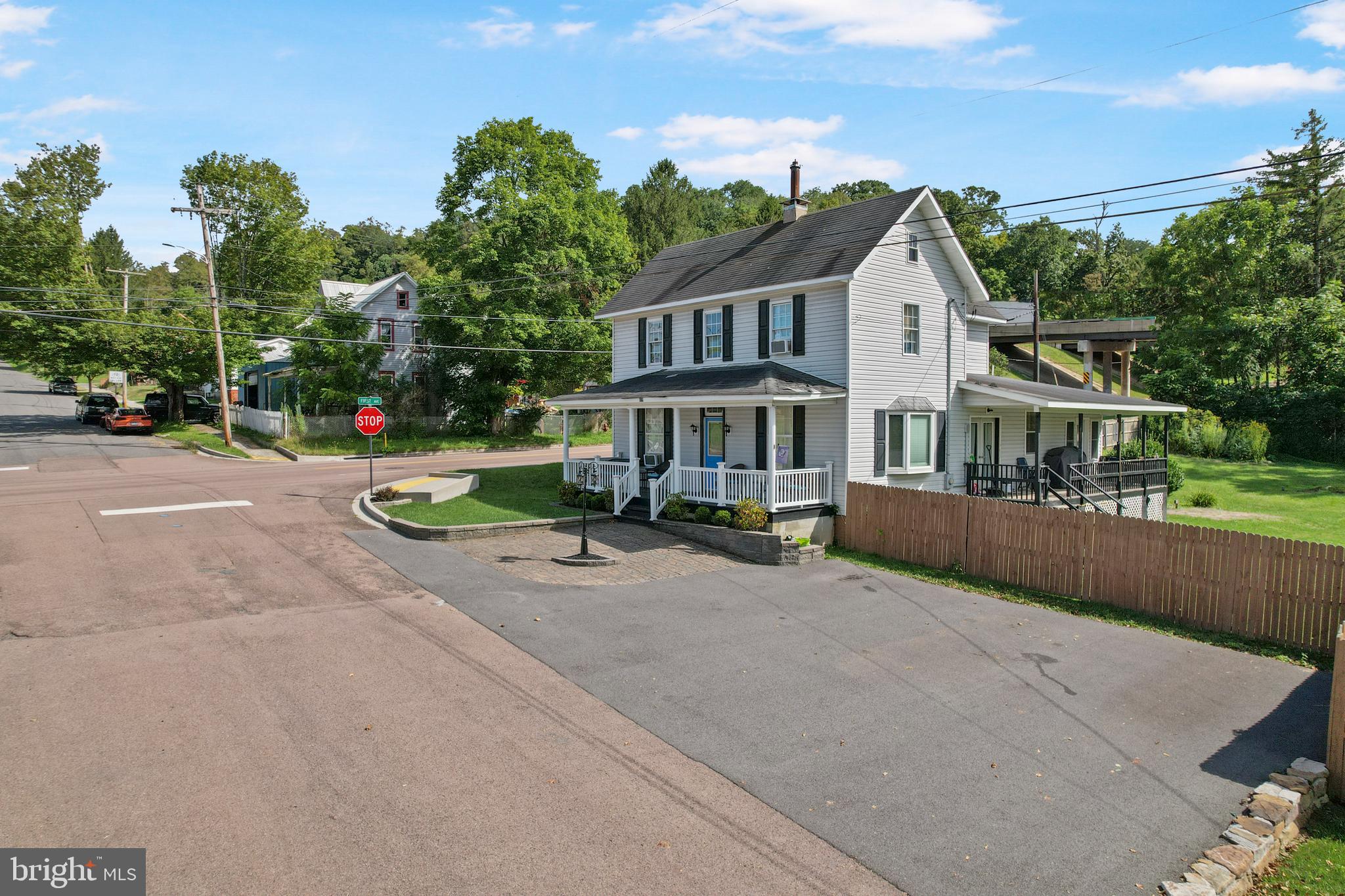419 OAK STREET