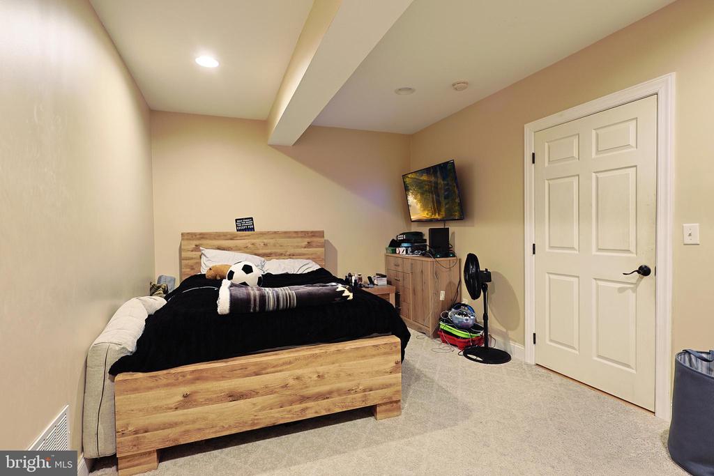 25 Mariner Ct