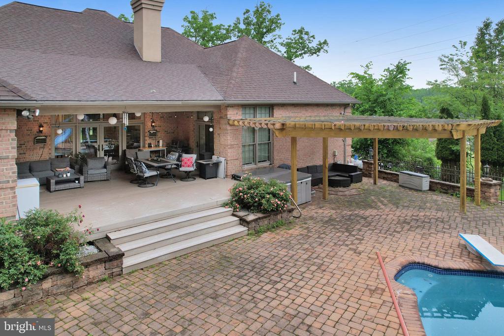 25 Mariner Ct