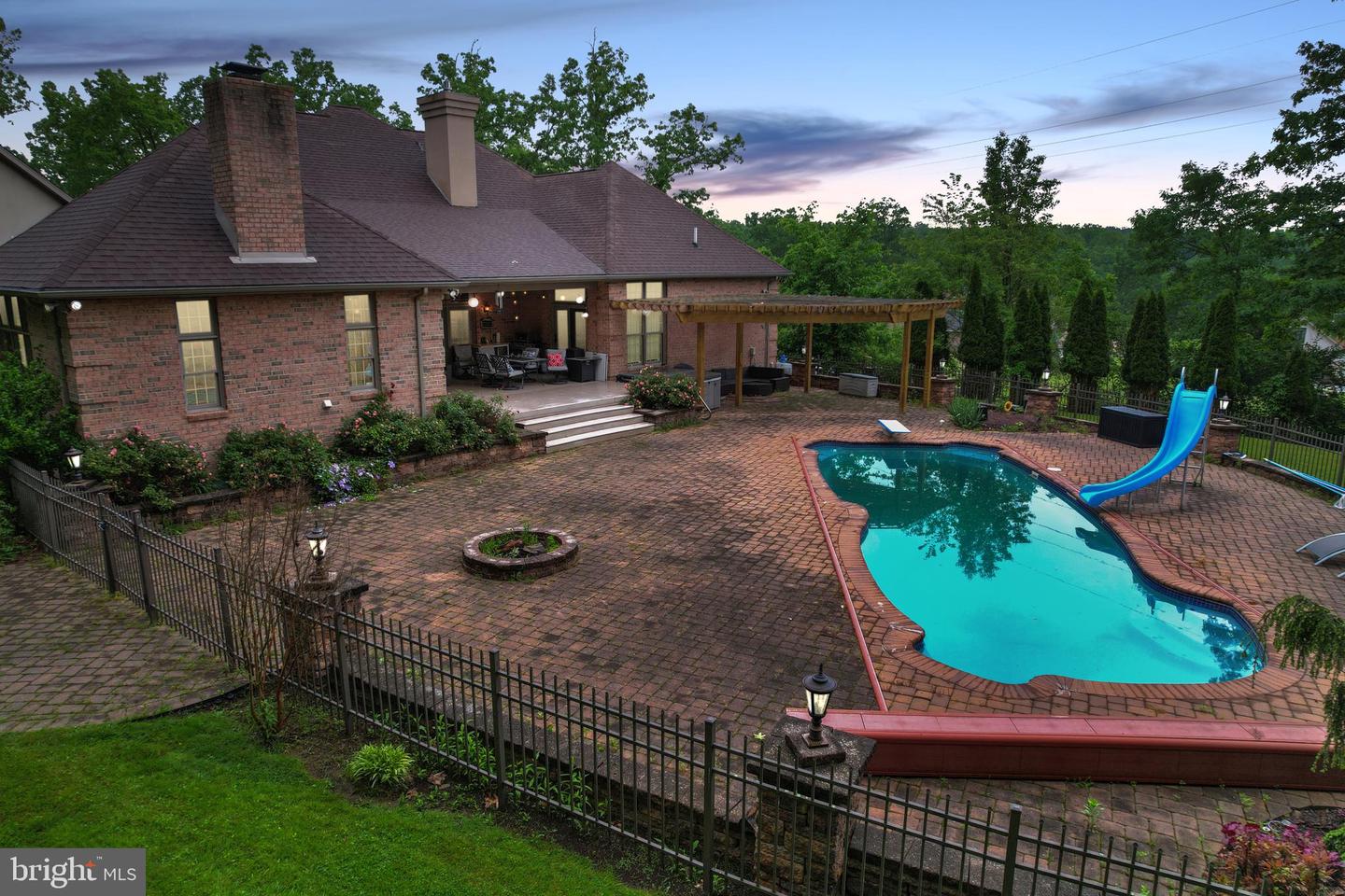 25 Mariner Ct