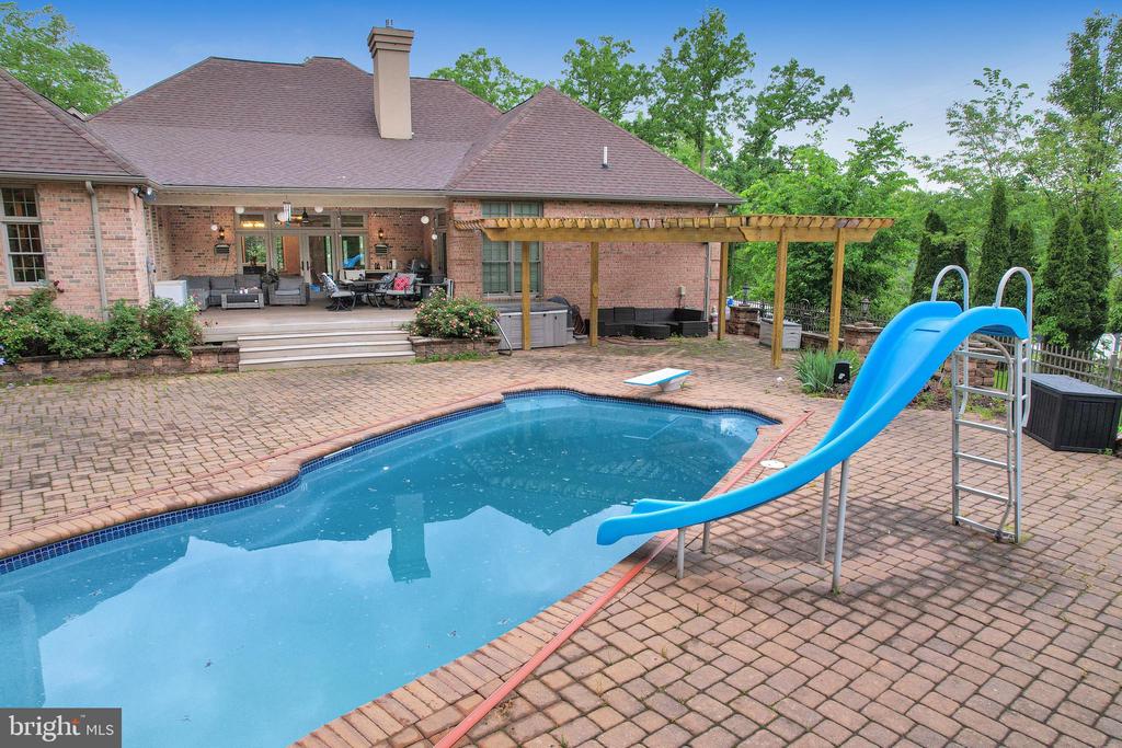 25 Mariner Ct