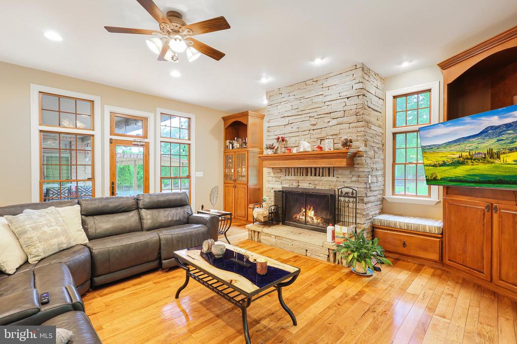 25 Mariner Ct