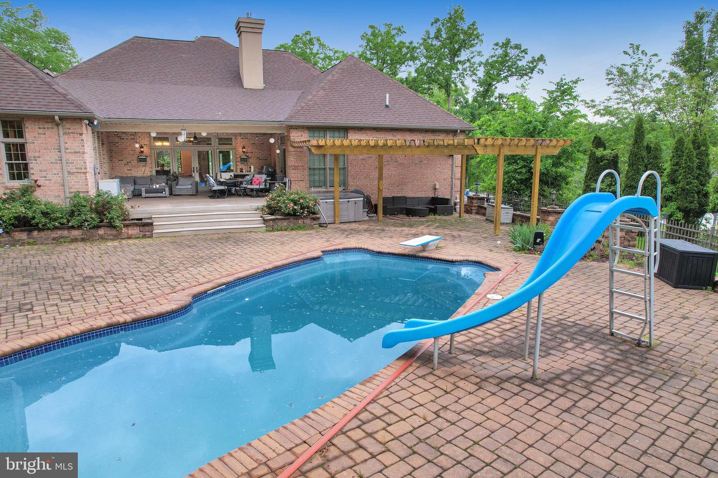 25 Mariner Ct