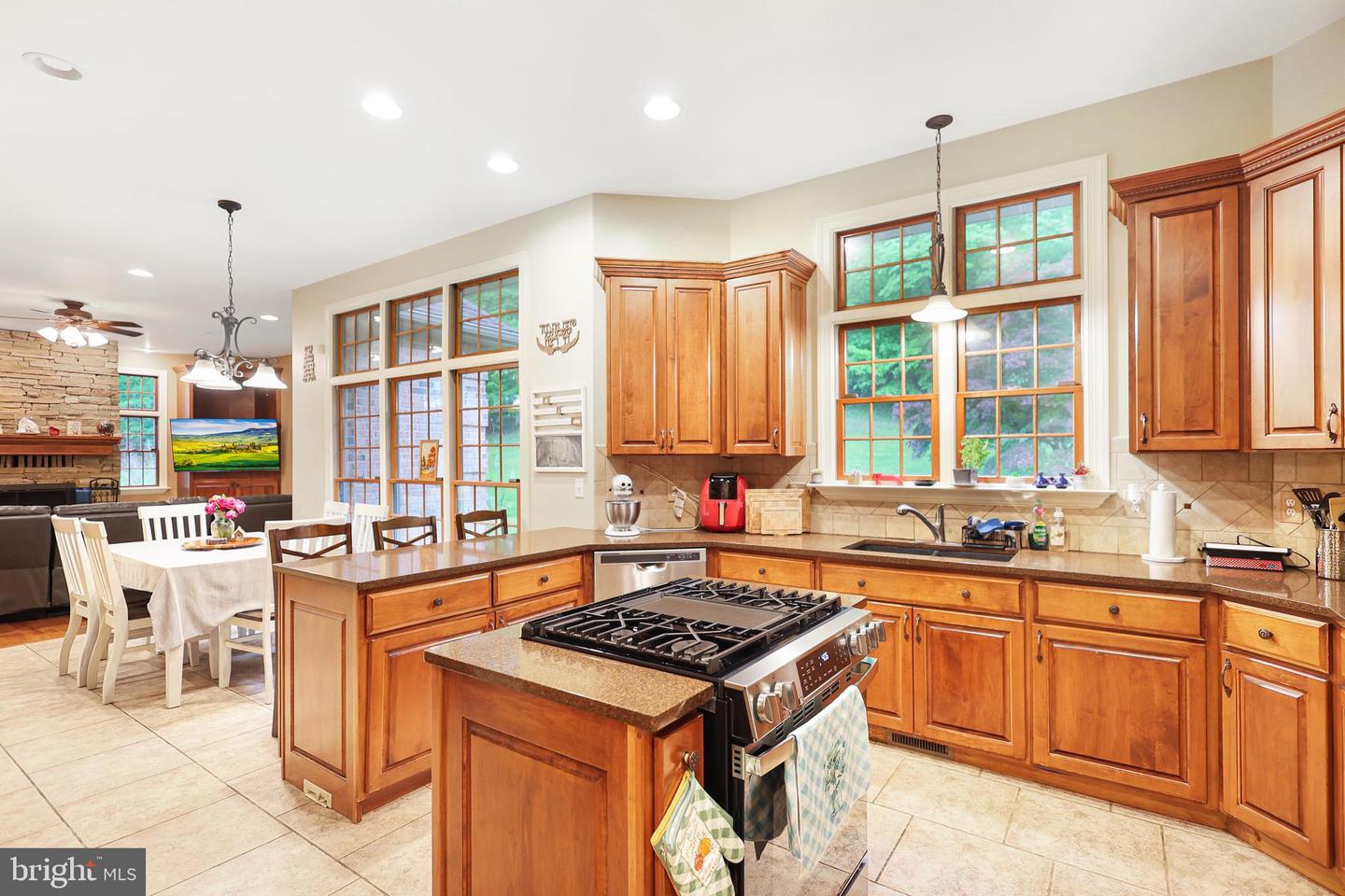 25 Mariner Ct
