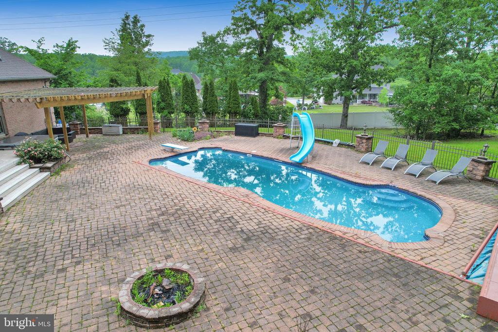 25 Mariner Ct