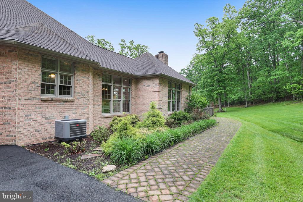 25 Mariner Ct