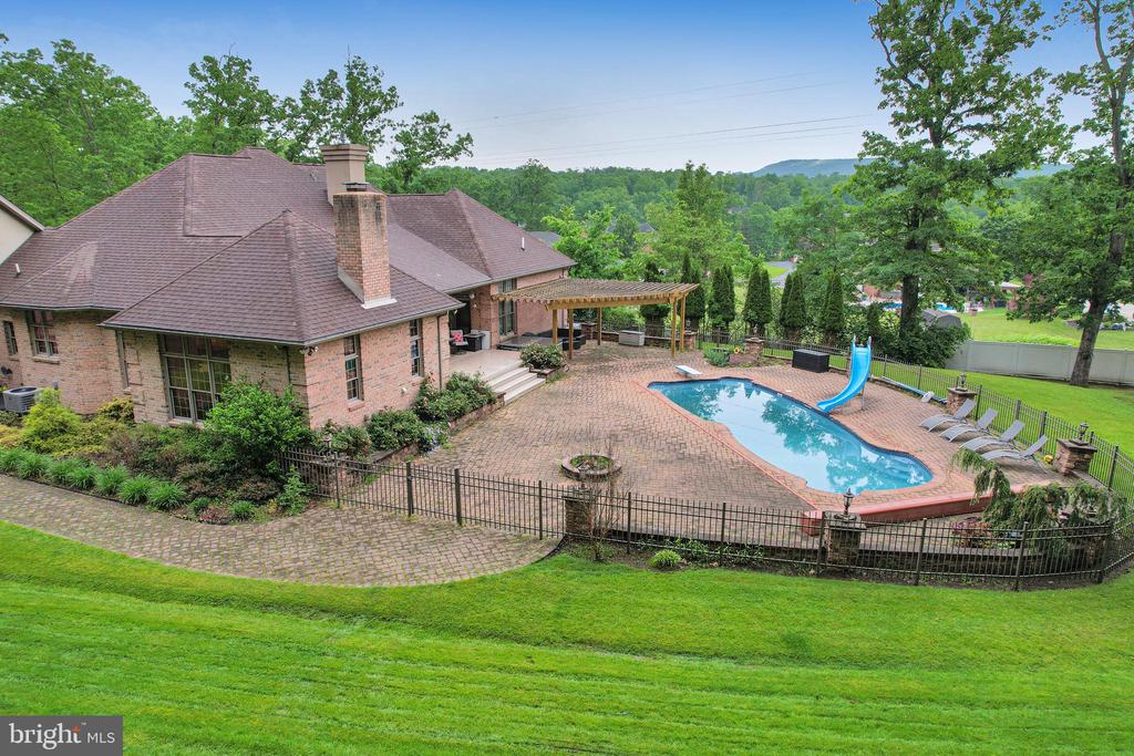 25 Mariner Ct