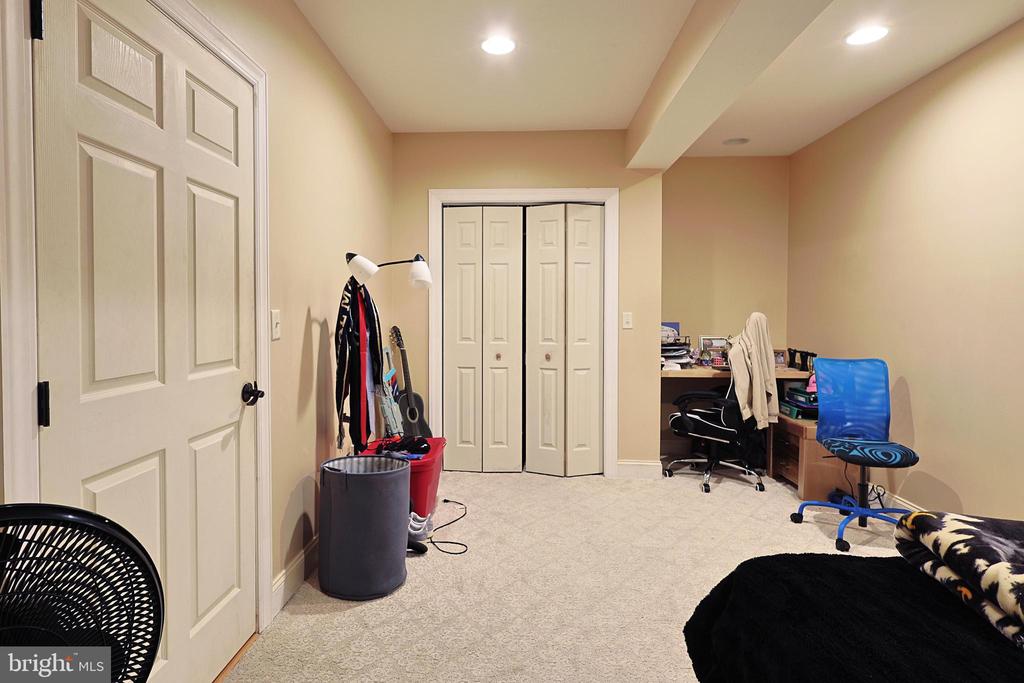 25 Mariner Ct
