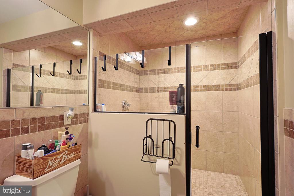 25 Mariner Ct