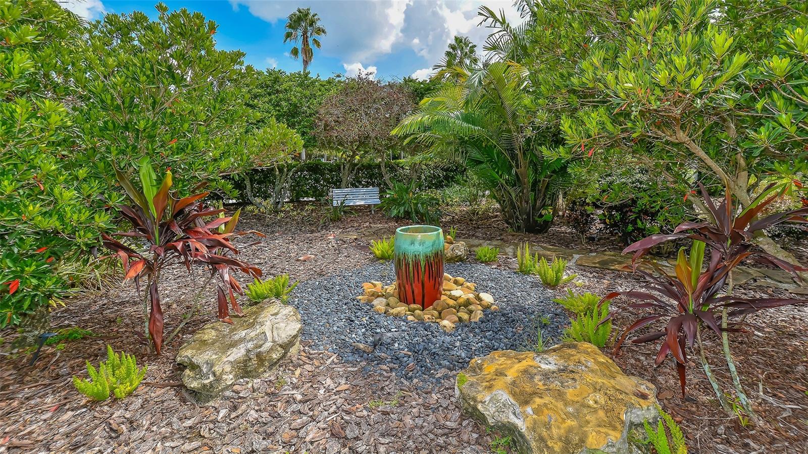 5209 PALM AIRE DR