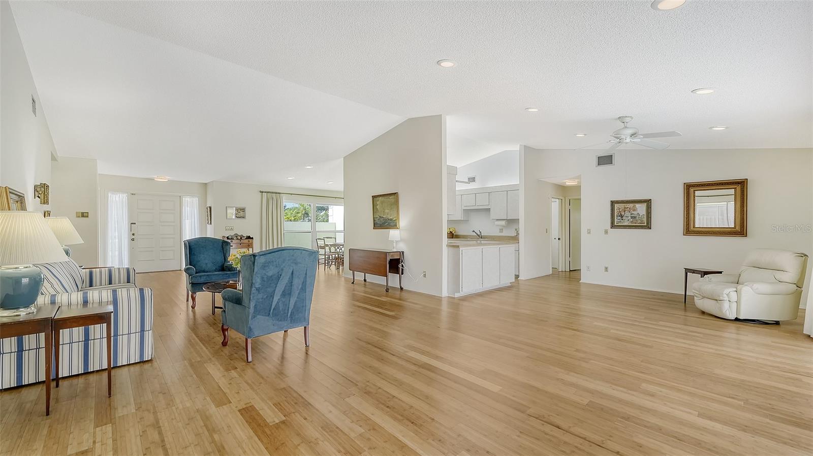5209 PALM AIRE DR