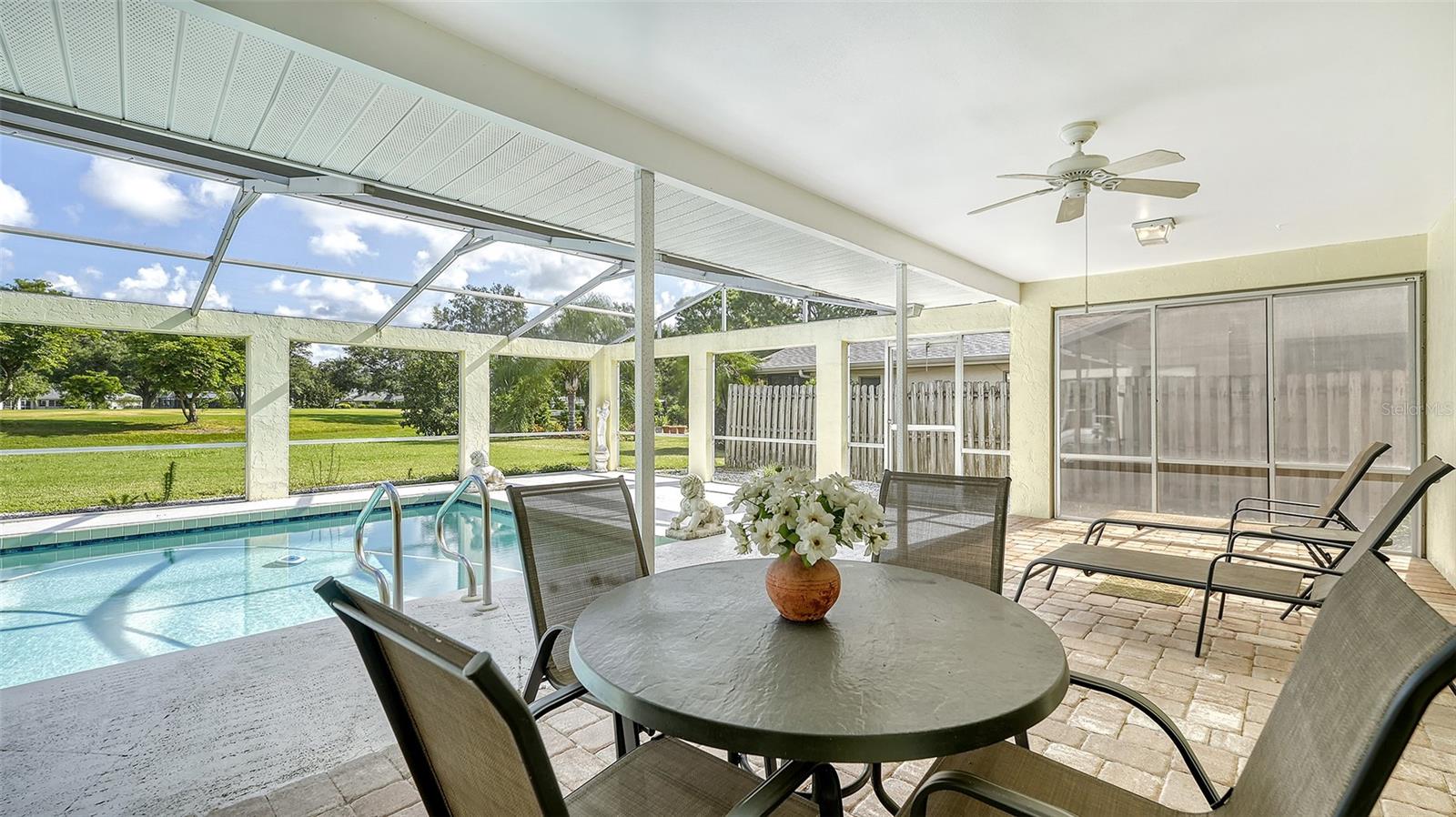 5209 PALM AIRE DR