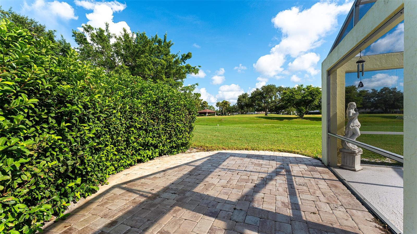 5209 PALM AIRE DR
