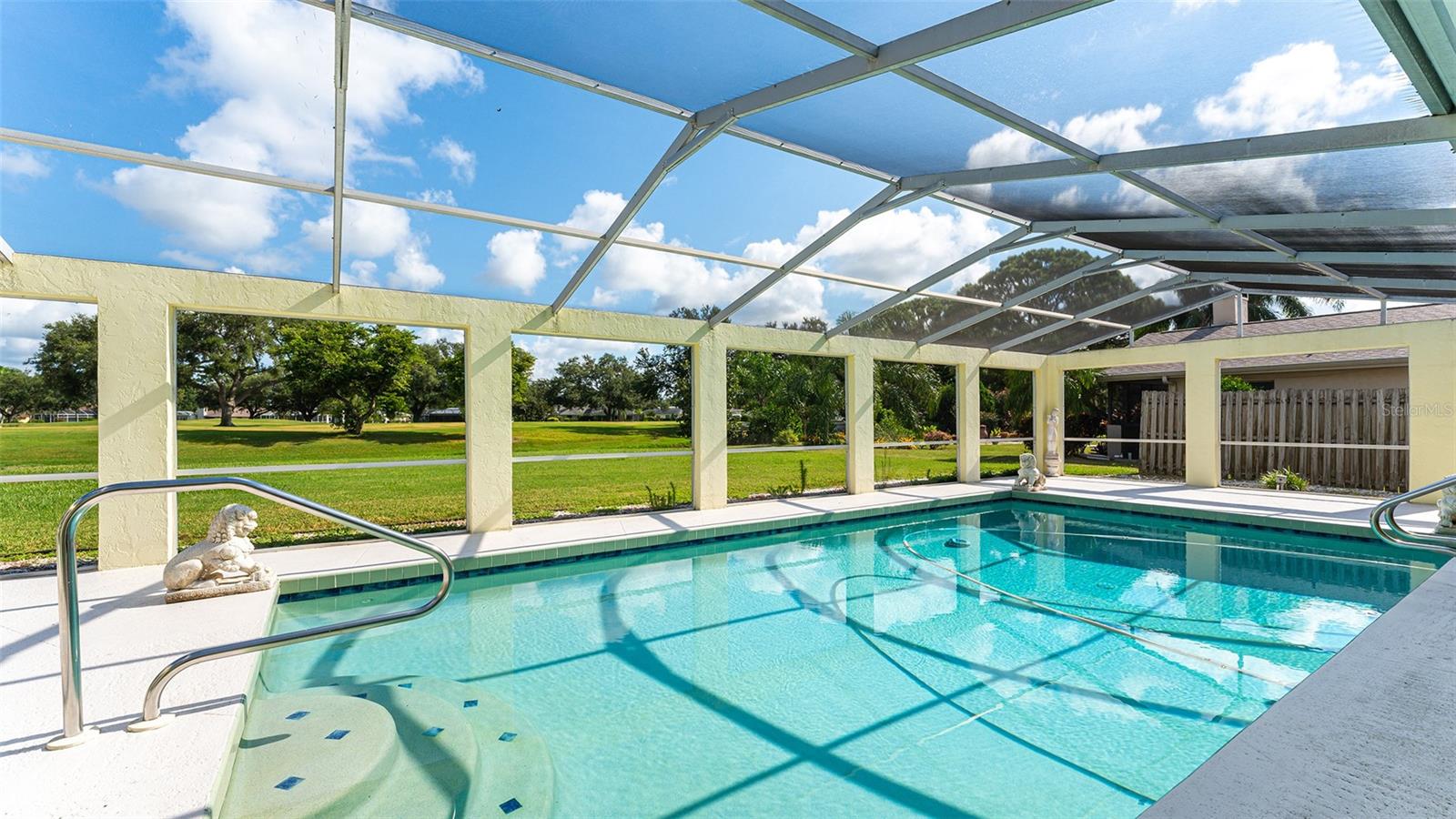 5209 PALM AIRE DR