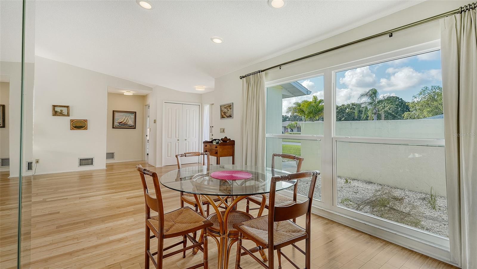 5209 PALM AIRE DR