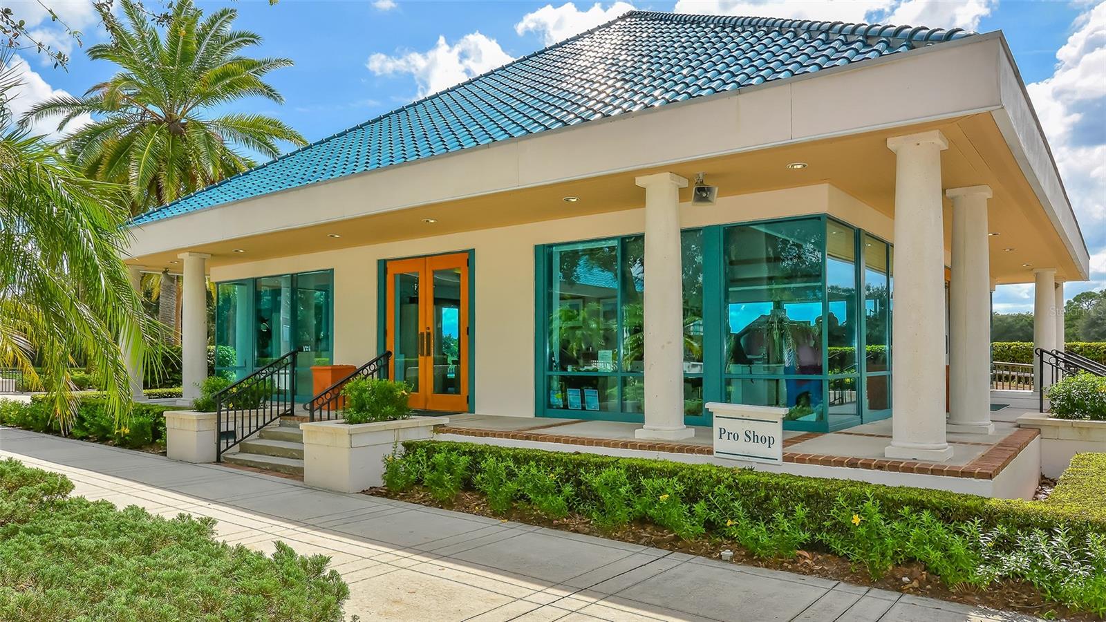 5209 PALM AIRE DR