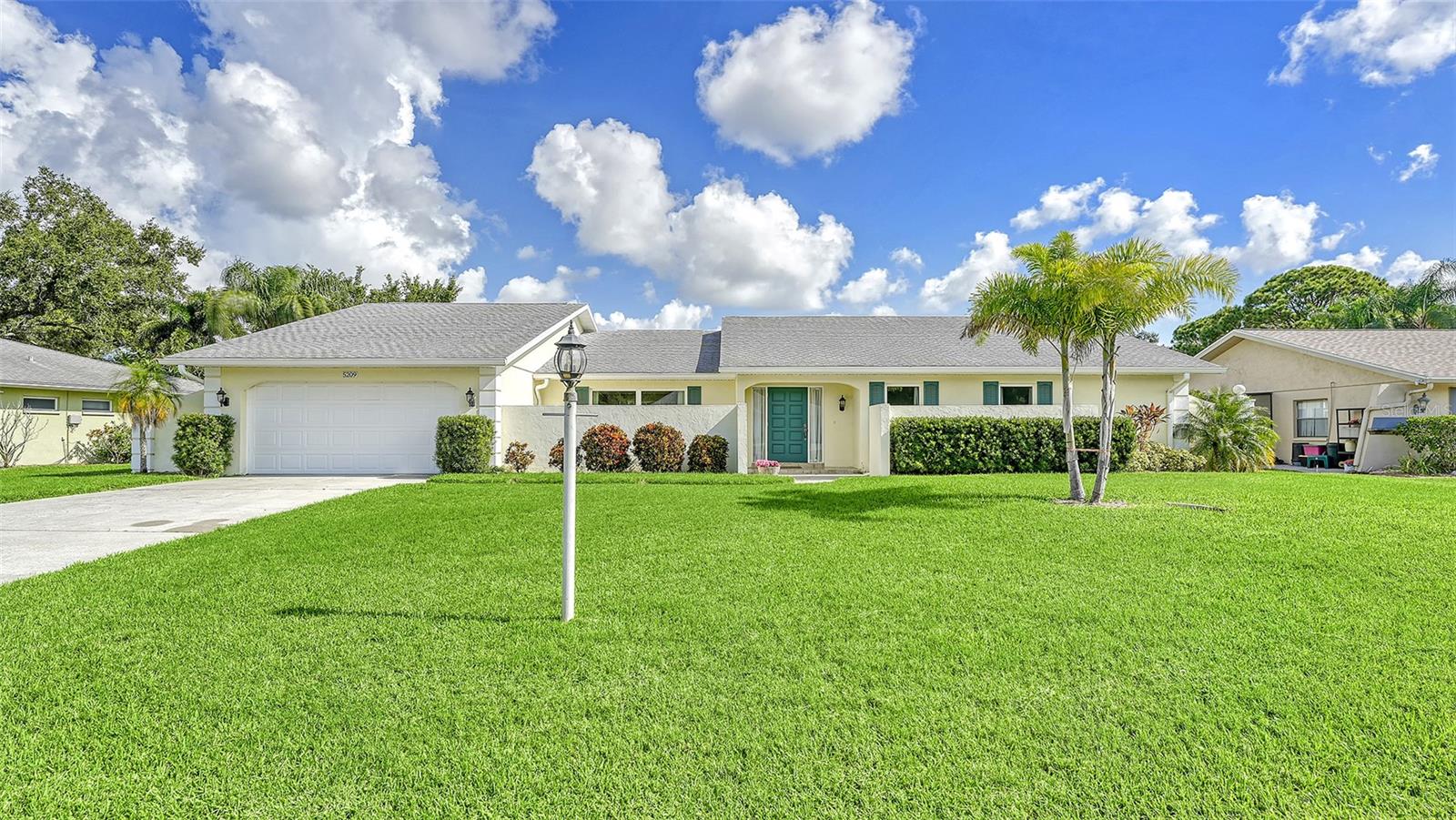 5209 PALM AIRE DR