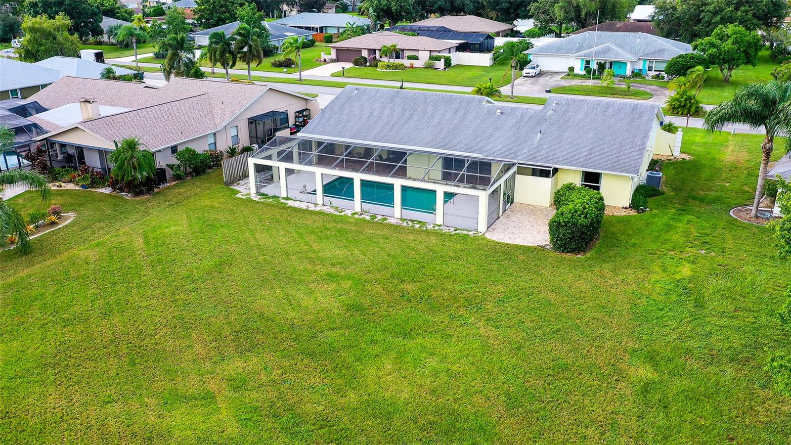 5209 PALM AIRE DR