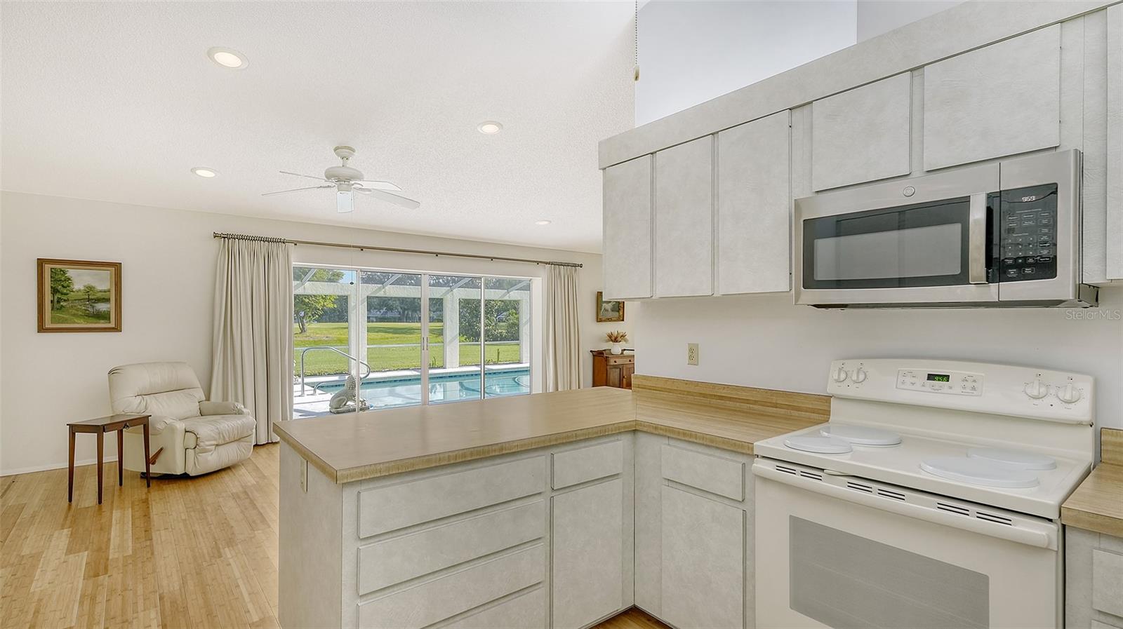 5209 PALM AIRE DR