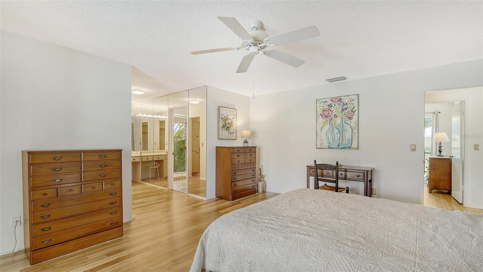5209 PALM AIRE DR
