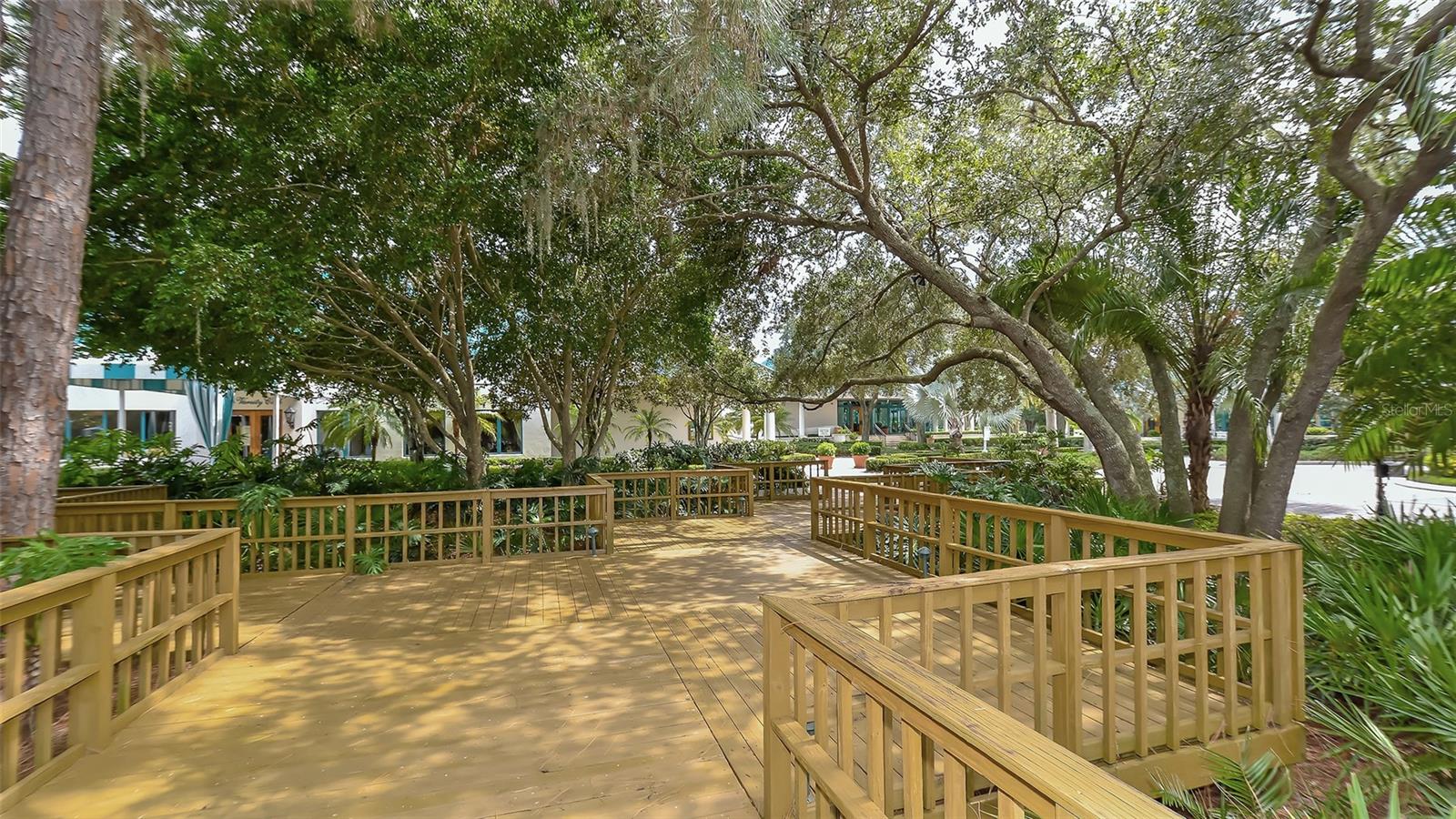 5209 PALM AIRE DR