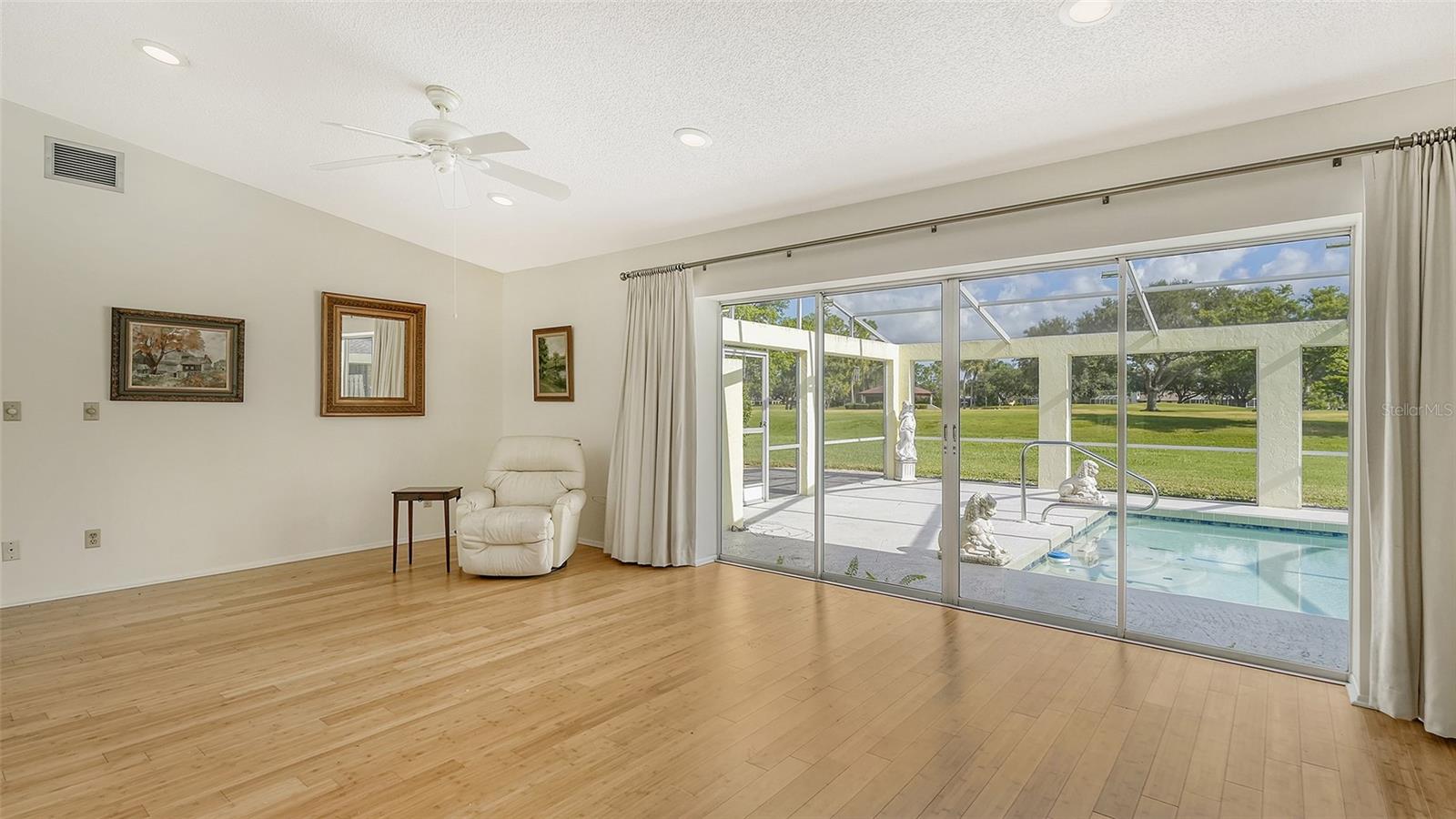 5209 PALM AIRE DR