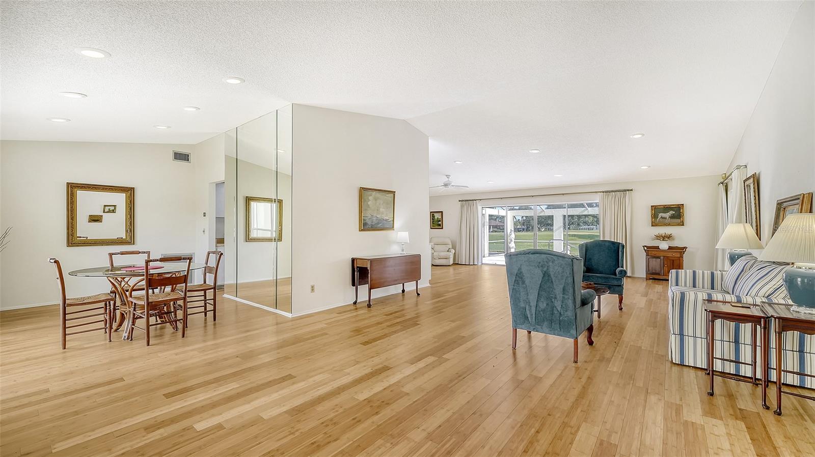 5209 PALM AIRE DR