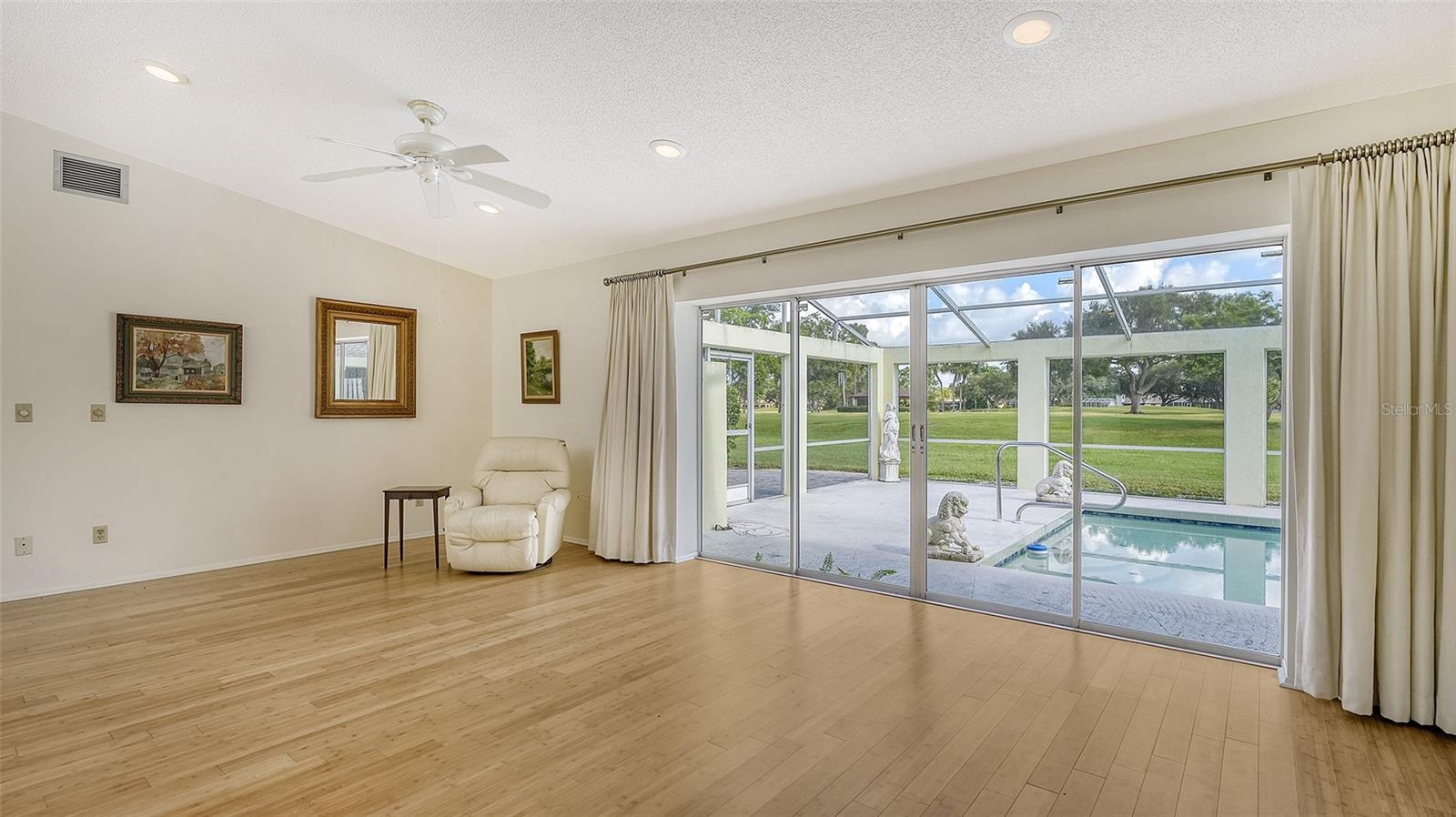 5209 PALM AIRE DR