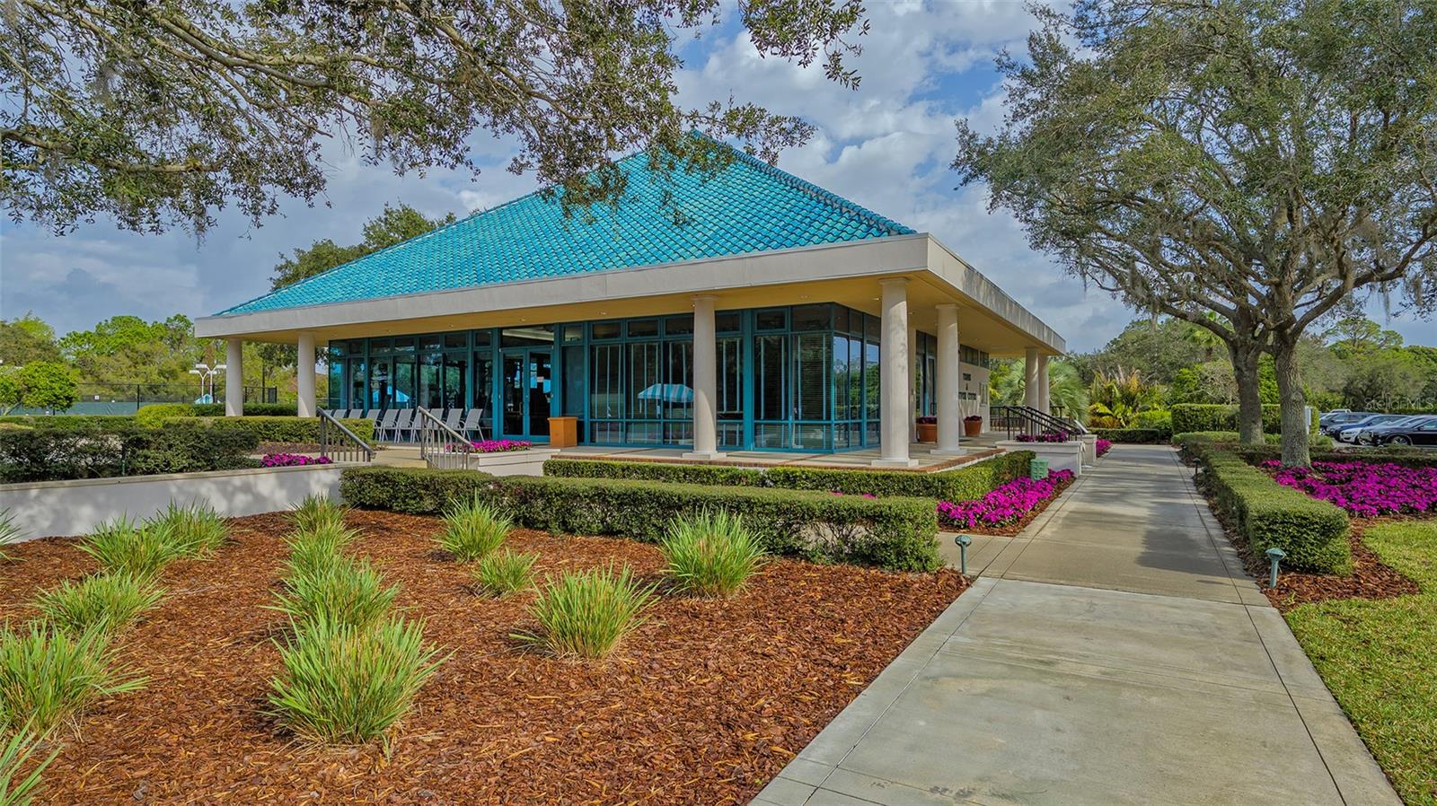 5209 PALM AIRE DR