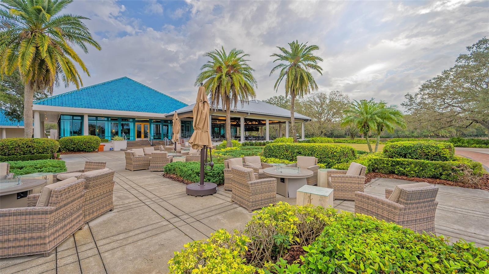 5209 PALM AIRE DR