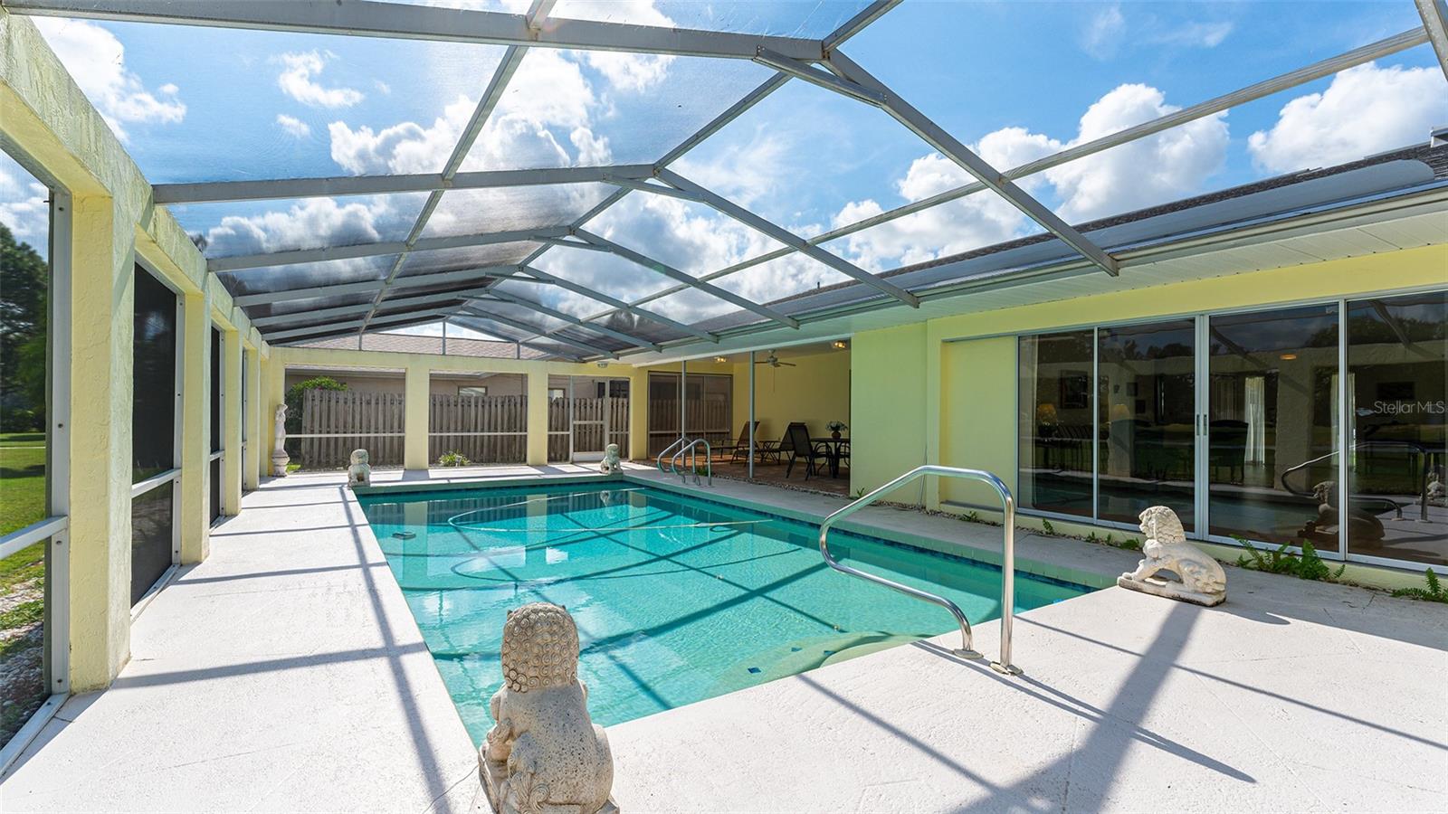 5209 PALM AIRE DR