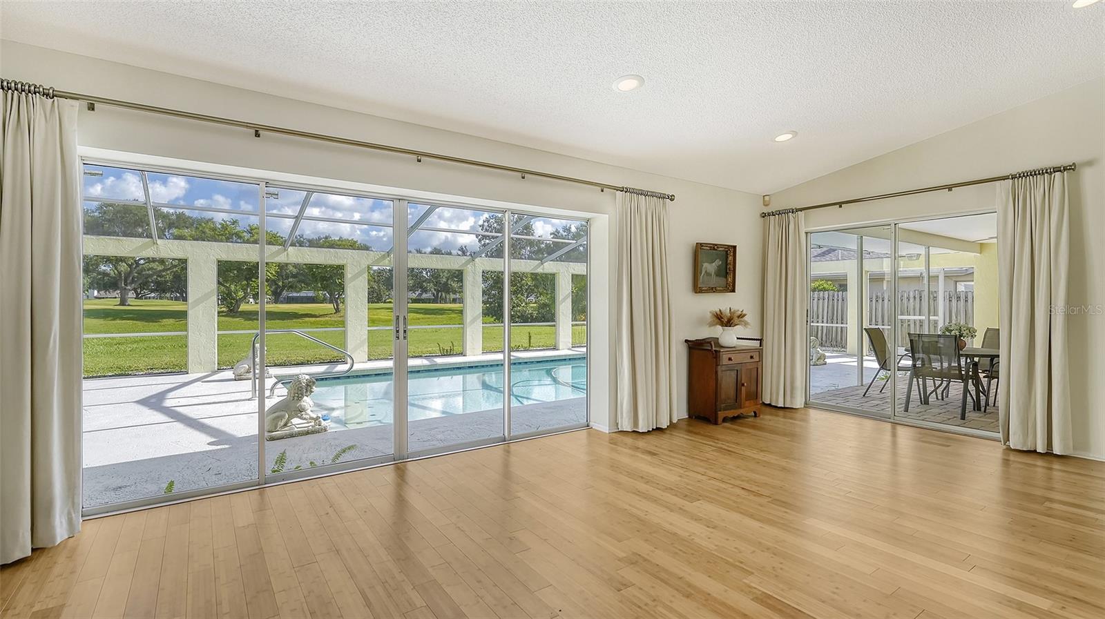 5209 PALM AIRE DR