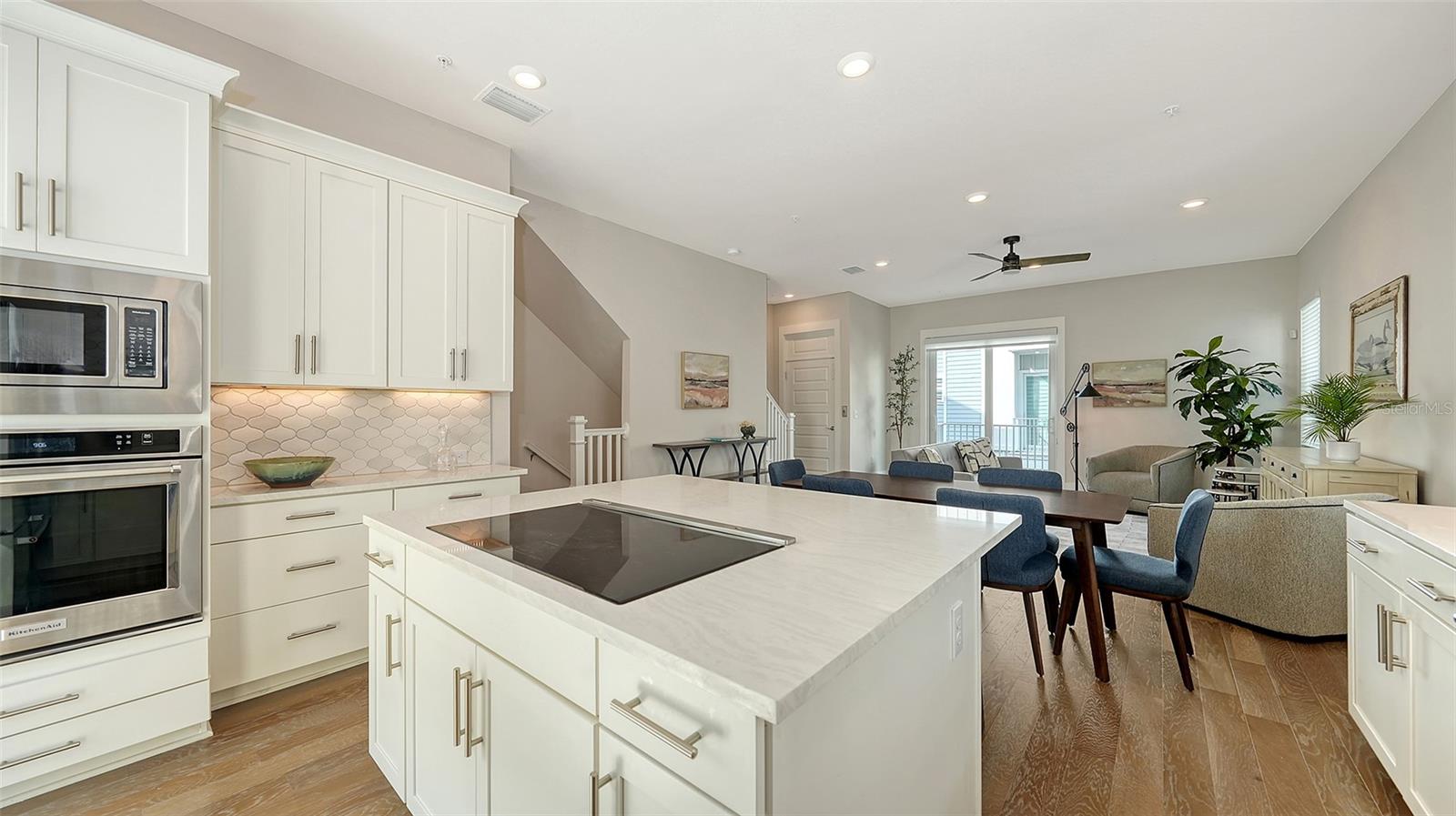 512 LAUREL PARK DR