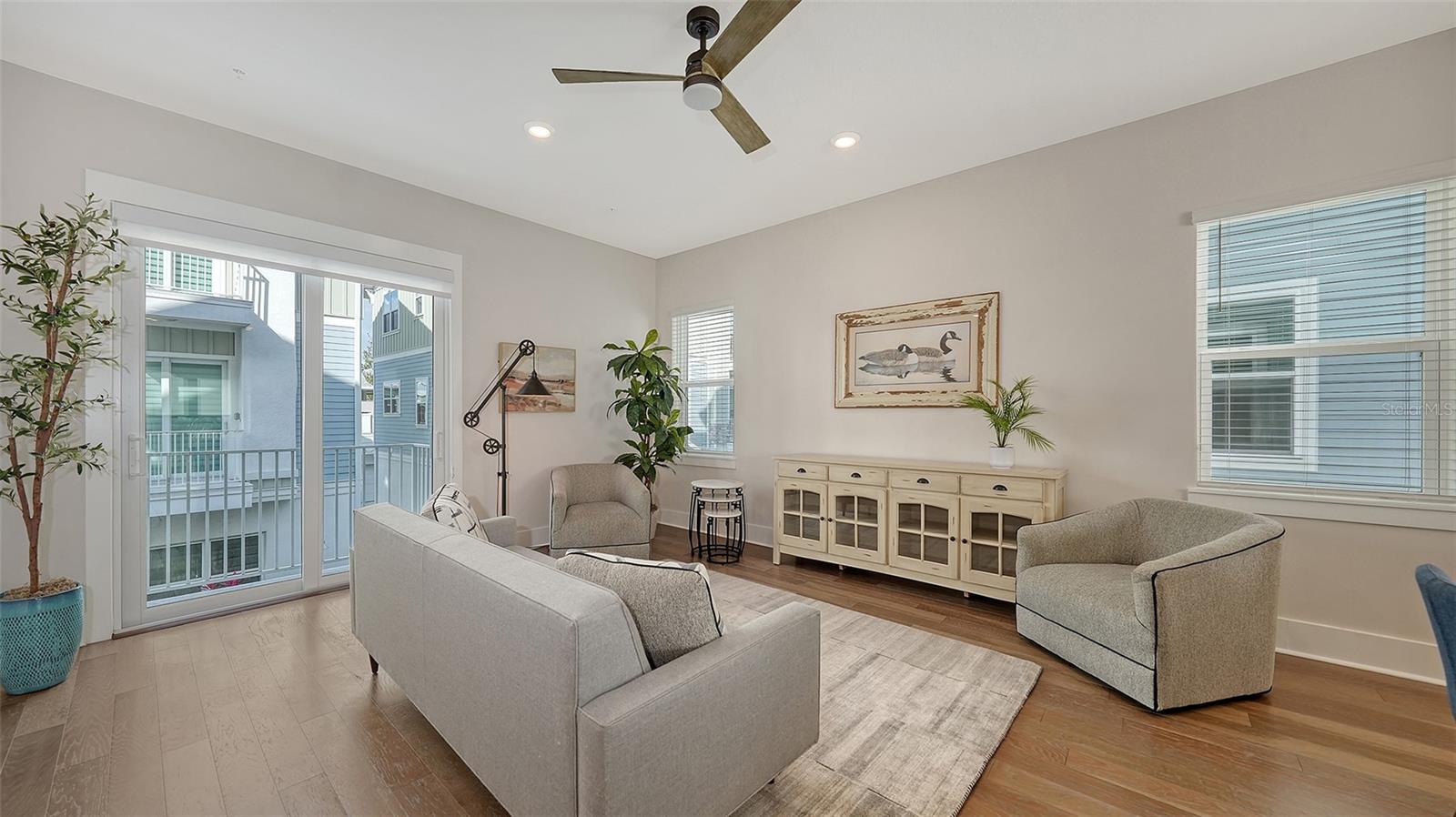 512 LAUREL PARK DR