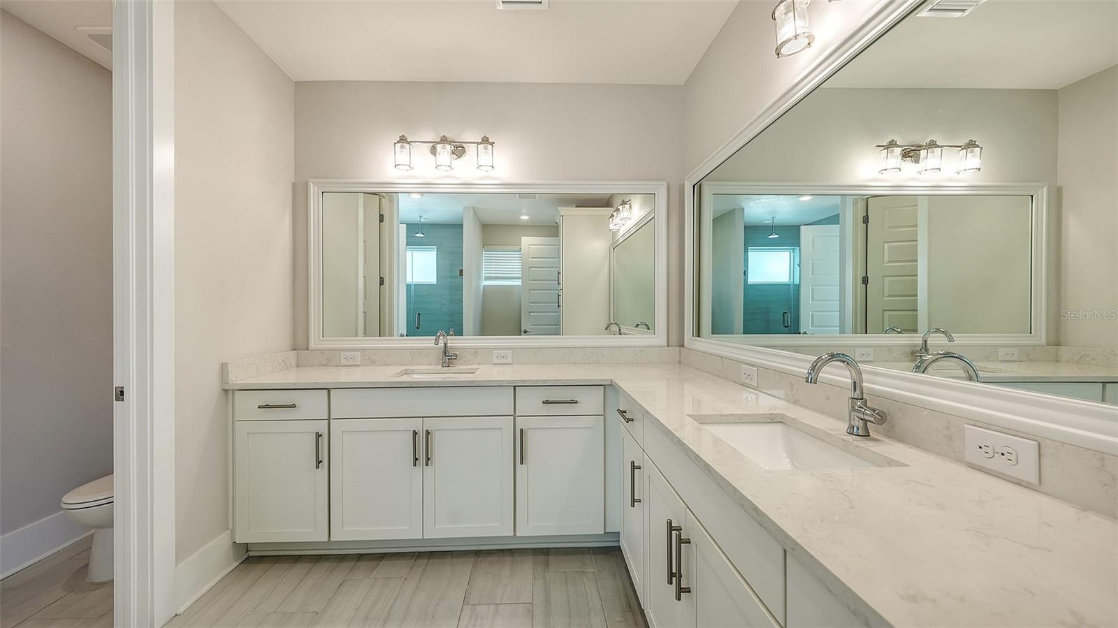 512 LAUREL PARK DR