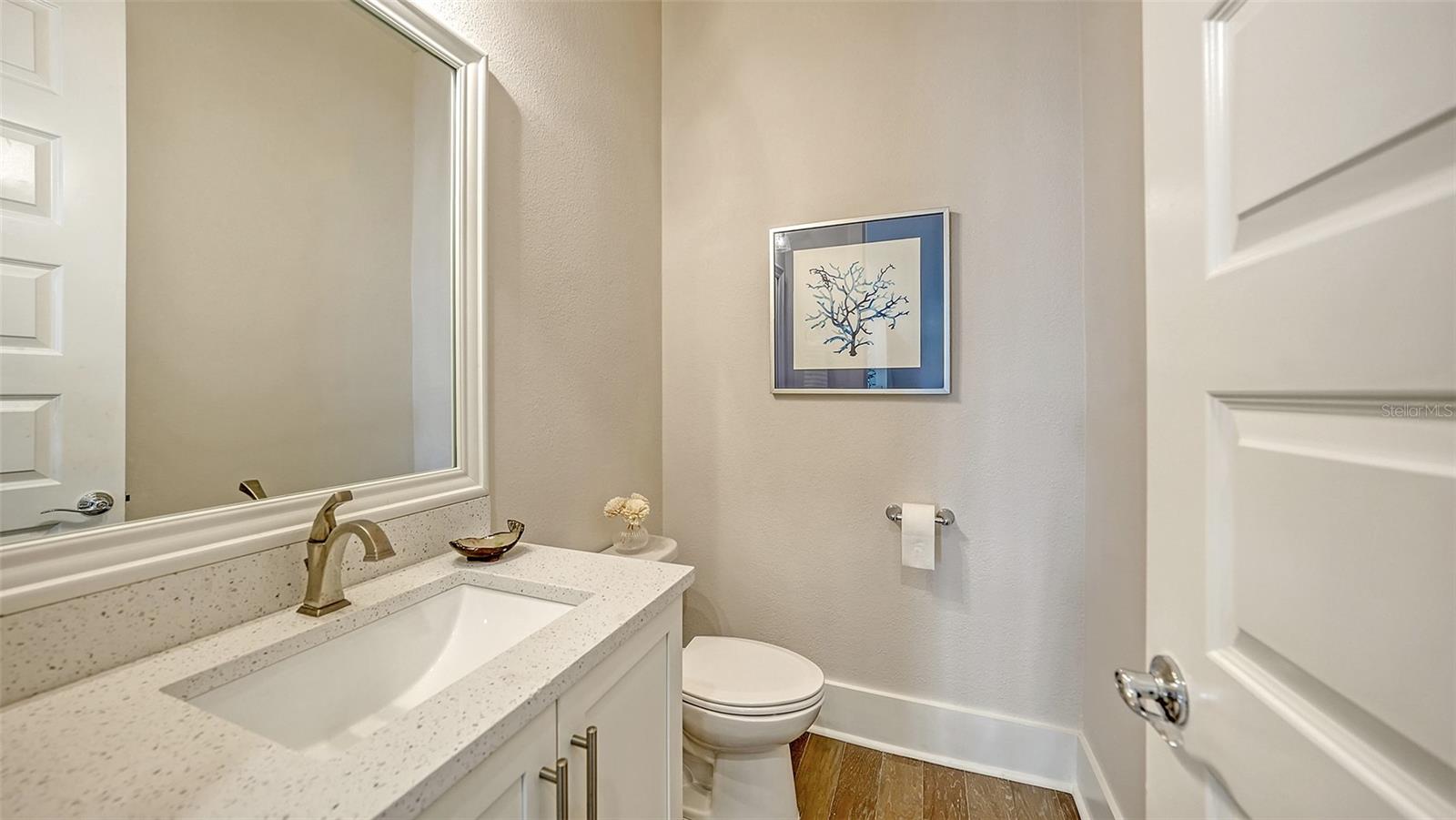 512 LAUREL PARK DR