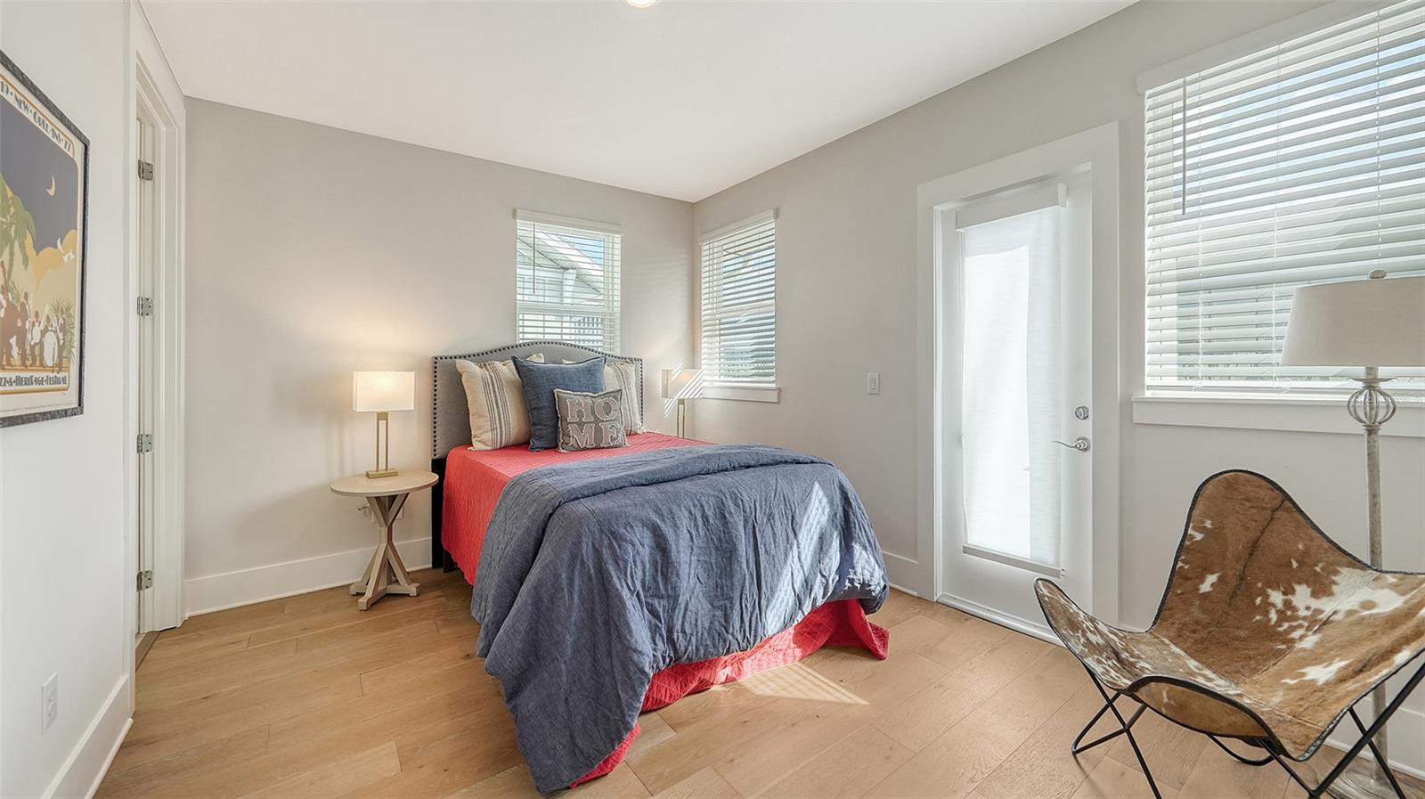 512 LAUREL PARK DR