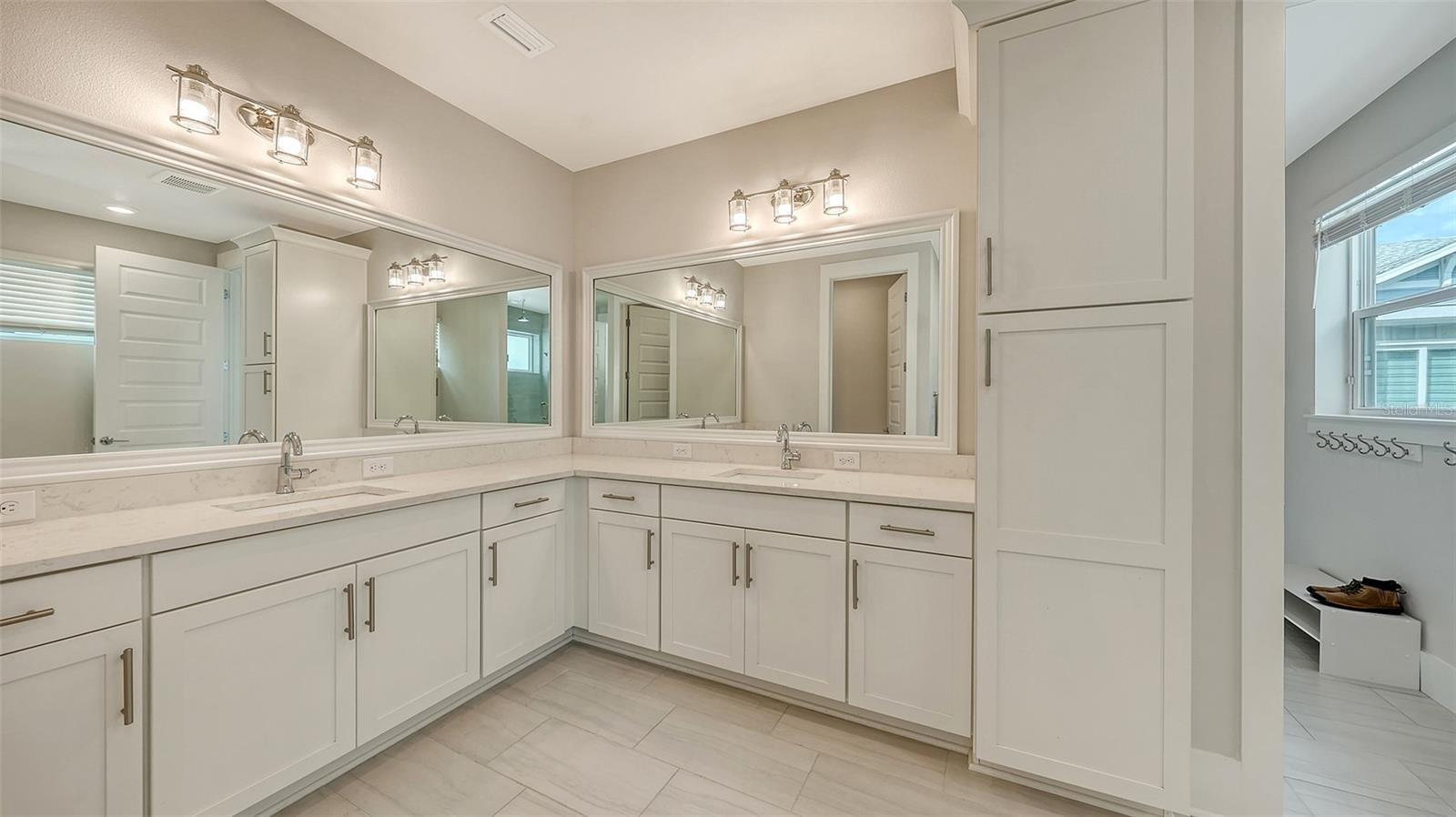 512 LAUREL PARK DR