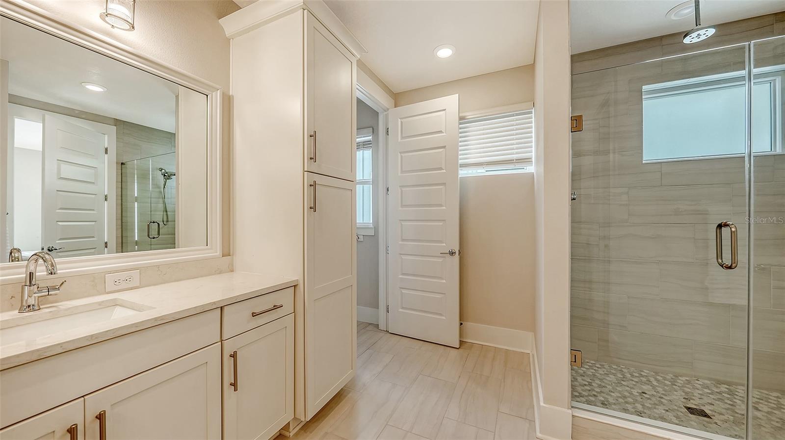 512 LAUREL PARK DR