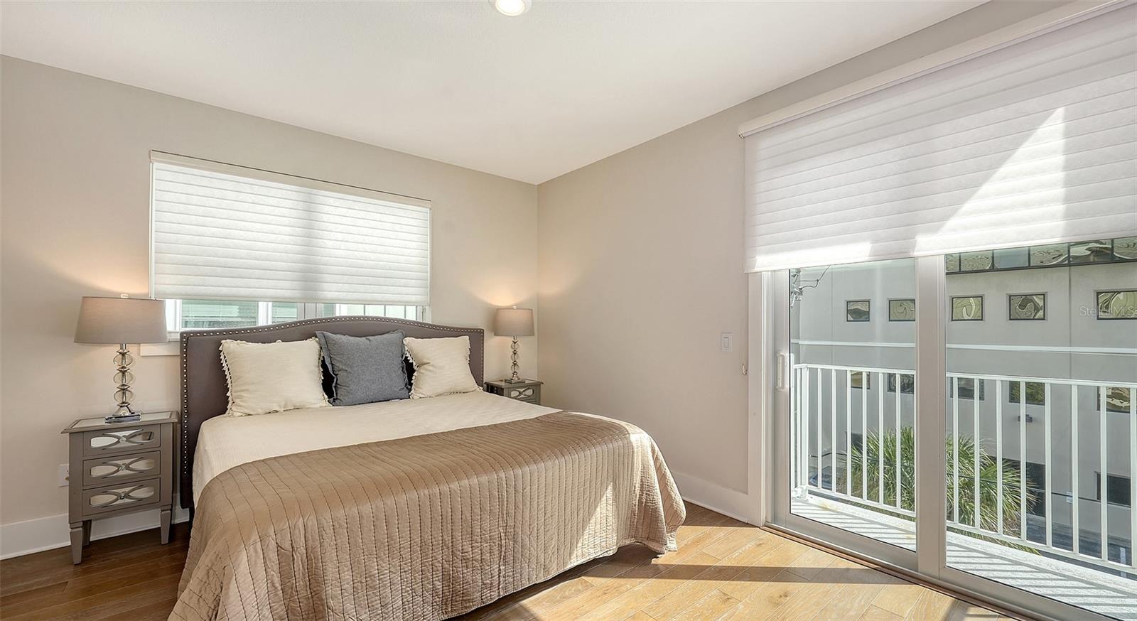512 LAUREL PARK DR