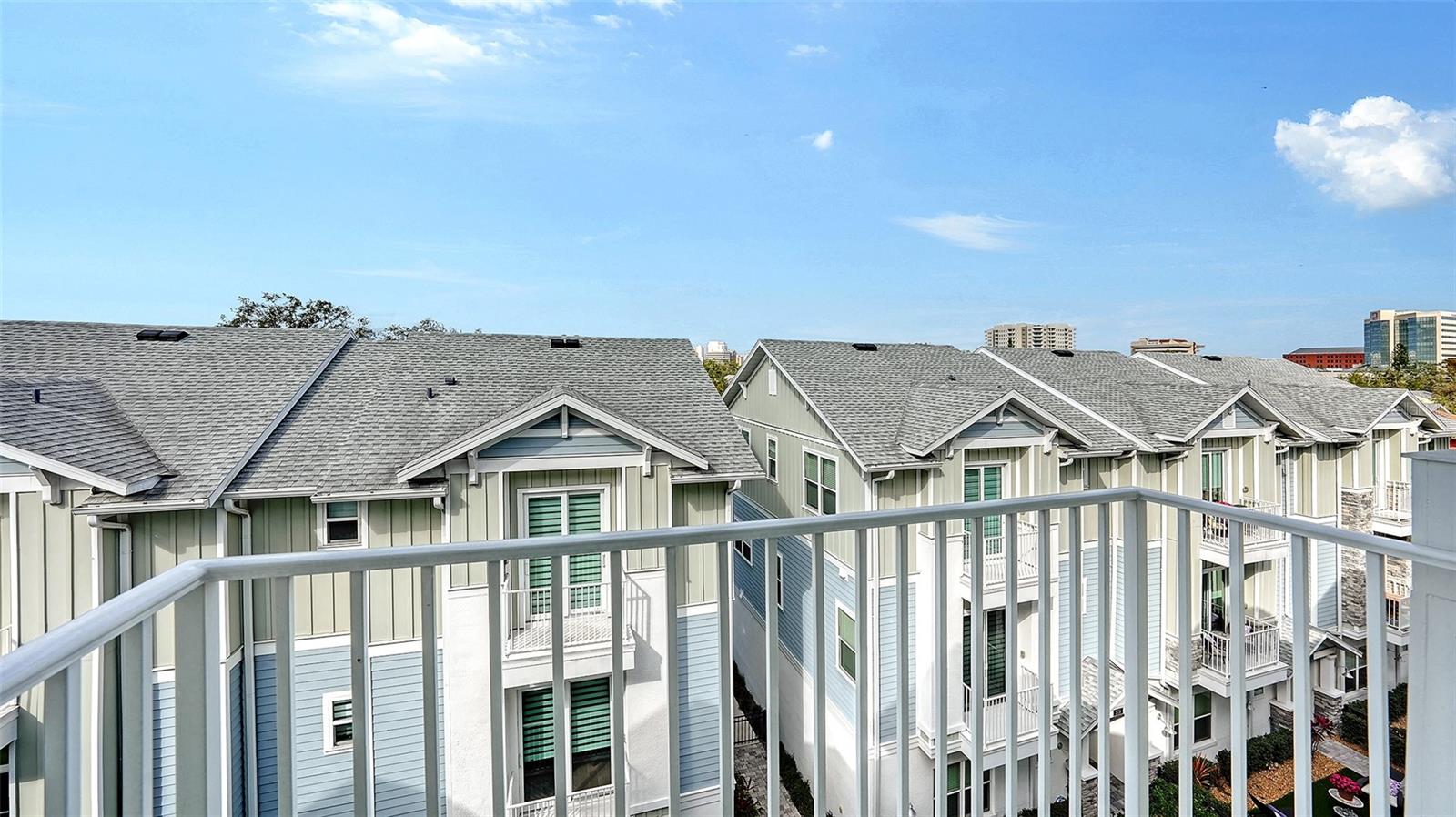 512 LAUREL PARK DR