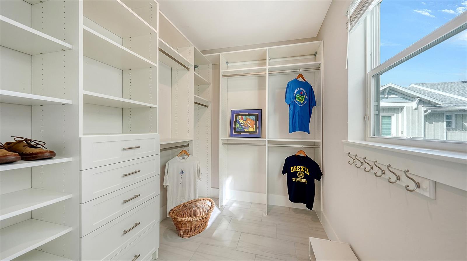 512 LAUREL PARK DR