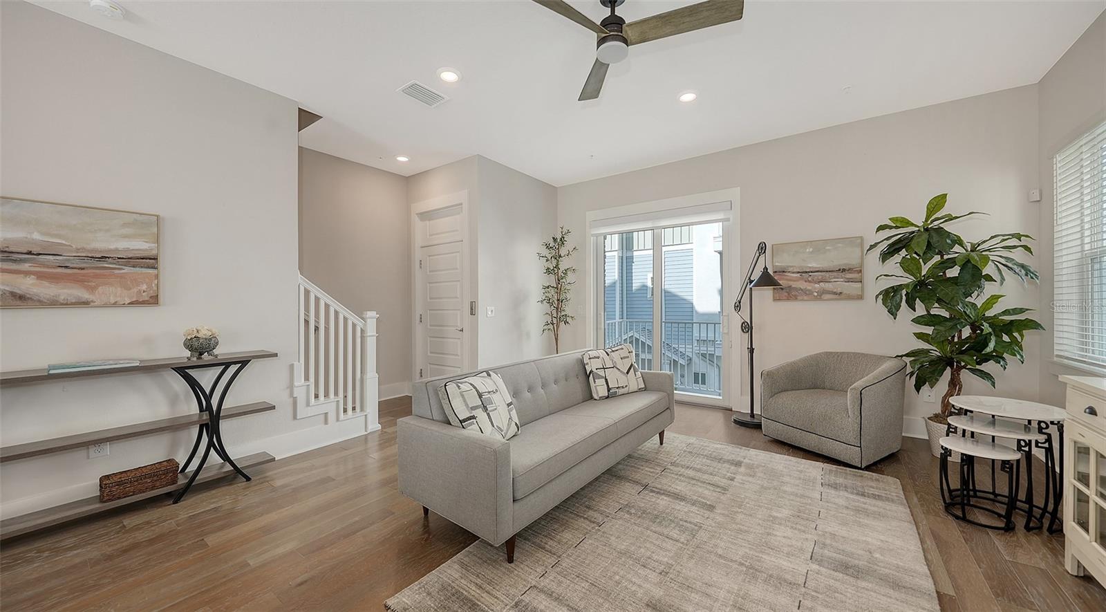 512 LAUREL PARK DR