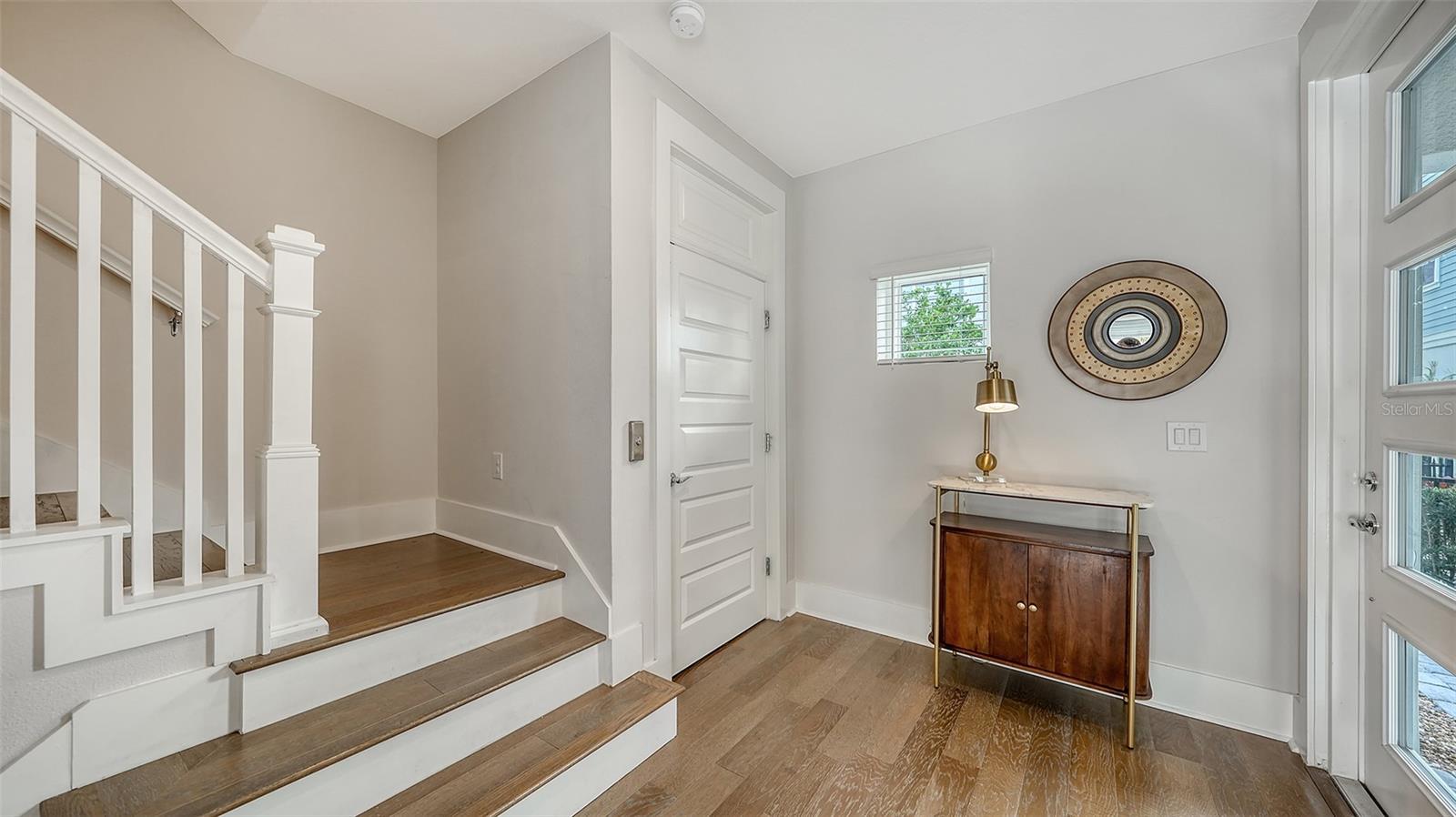 512 LAUREL PARK DR
