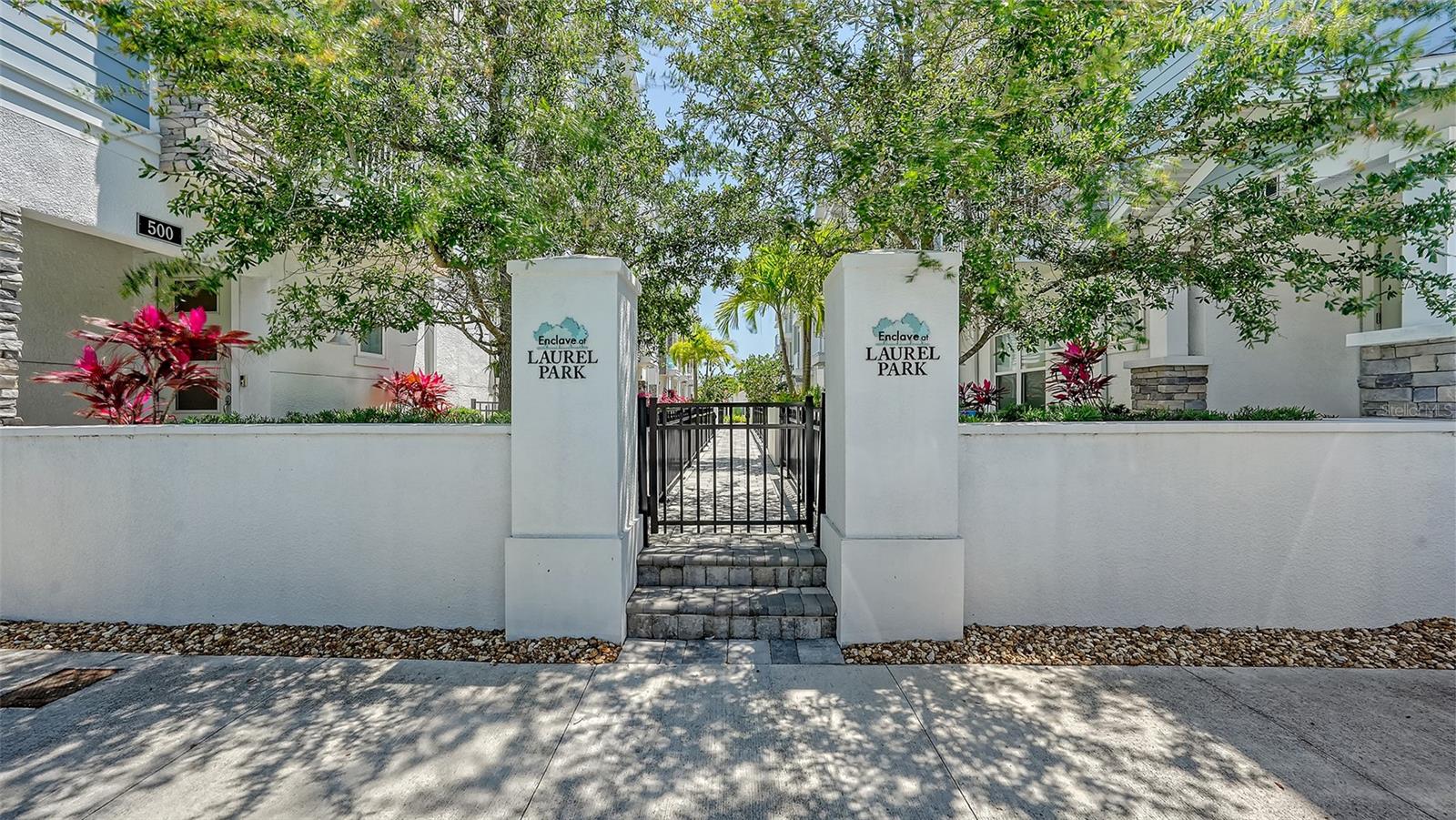 512 LAUREL PARK DR