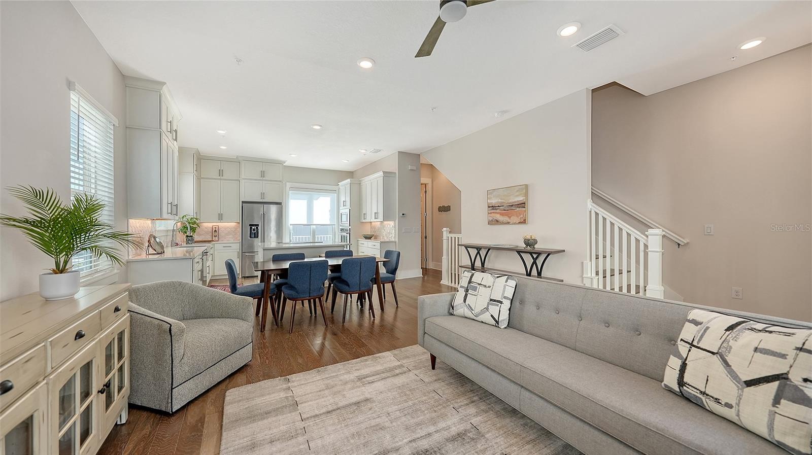 512 LAUREL PARK DR