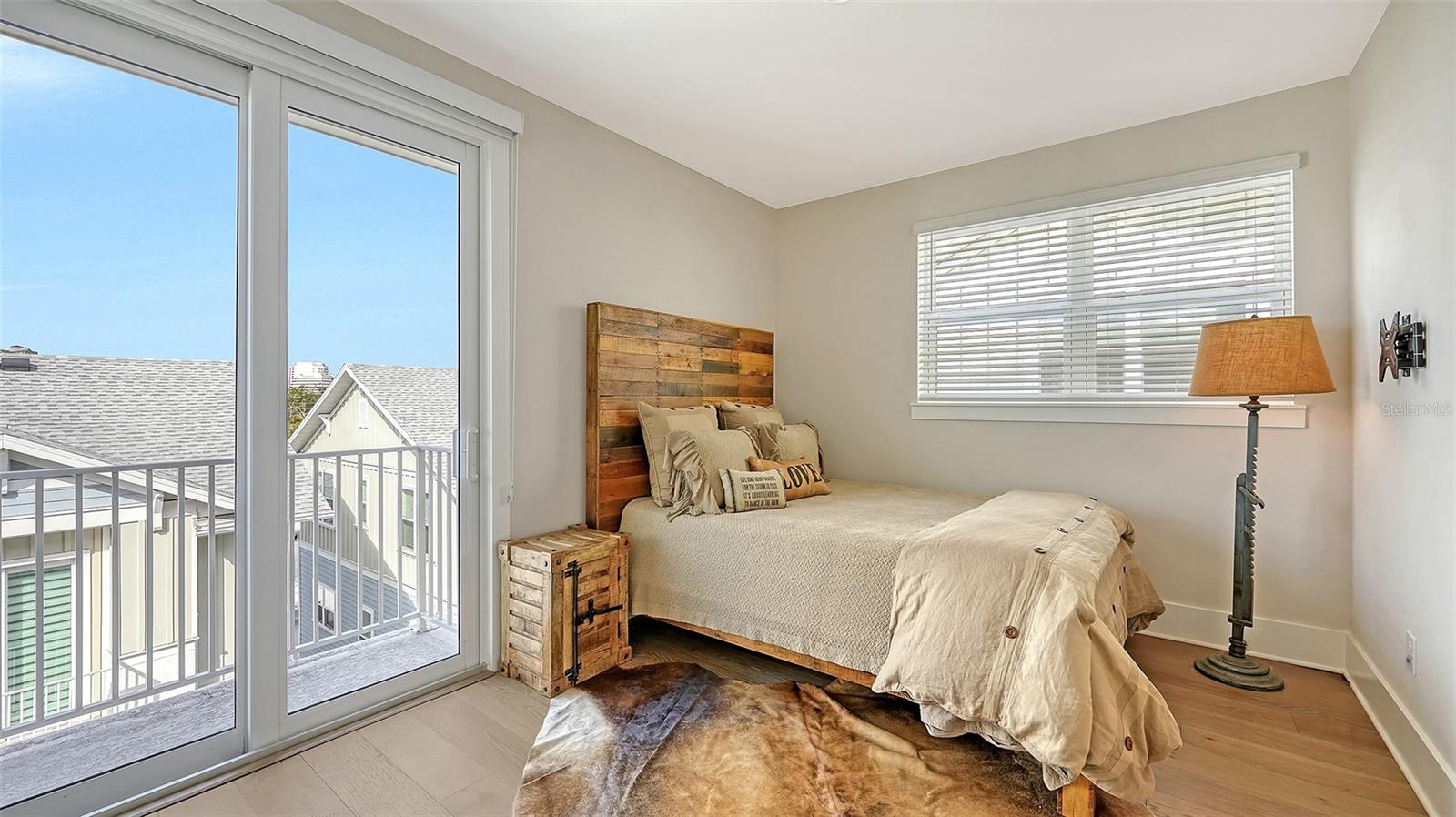 512 LAUREL PARK DR
