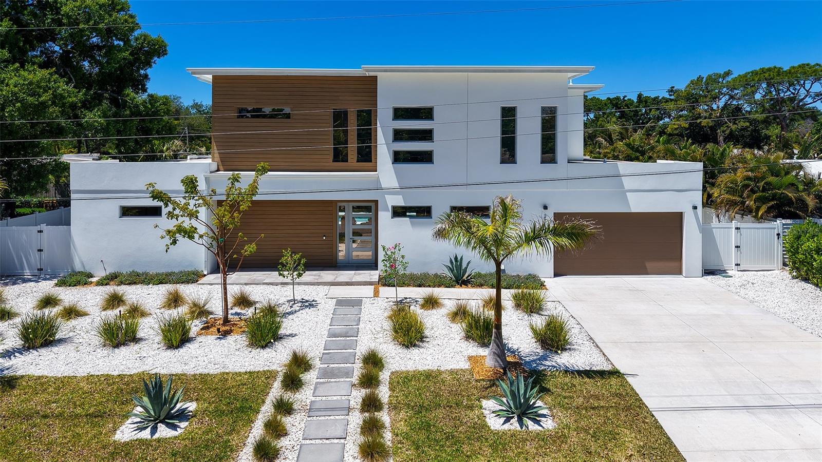 2124 CLEMATIS PL